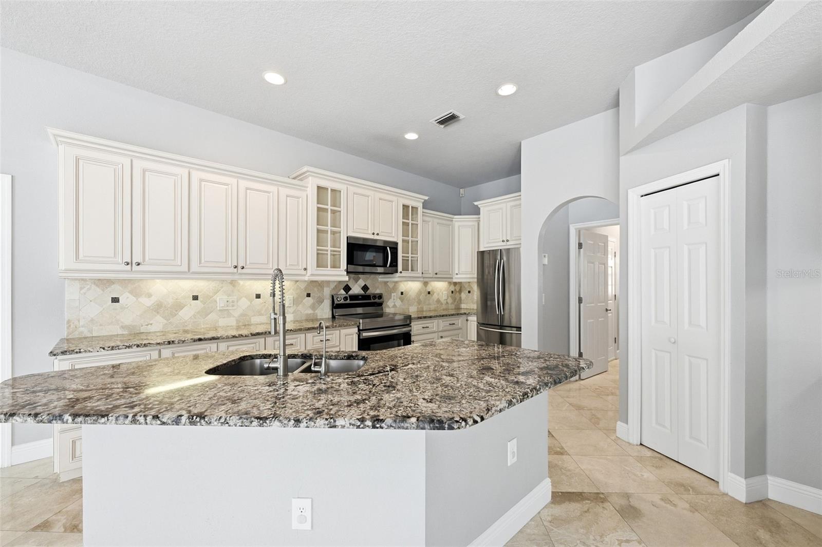 501 MANISHA PL — photo 14