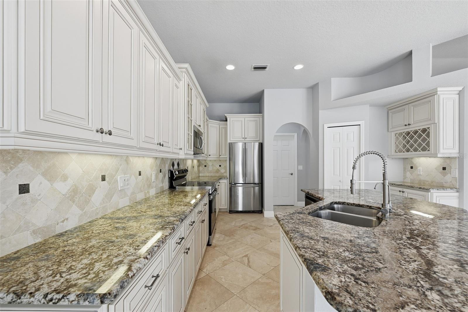 501 MANISHA PL — photo 15