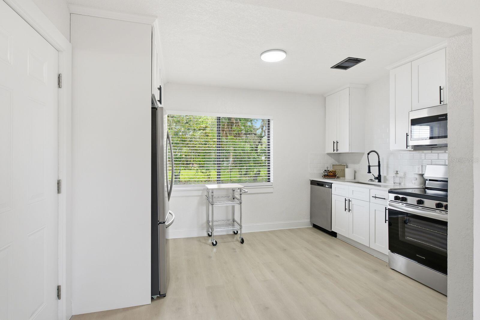 5307 BERKLEY RD — photo 9