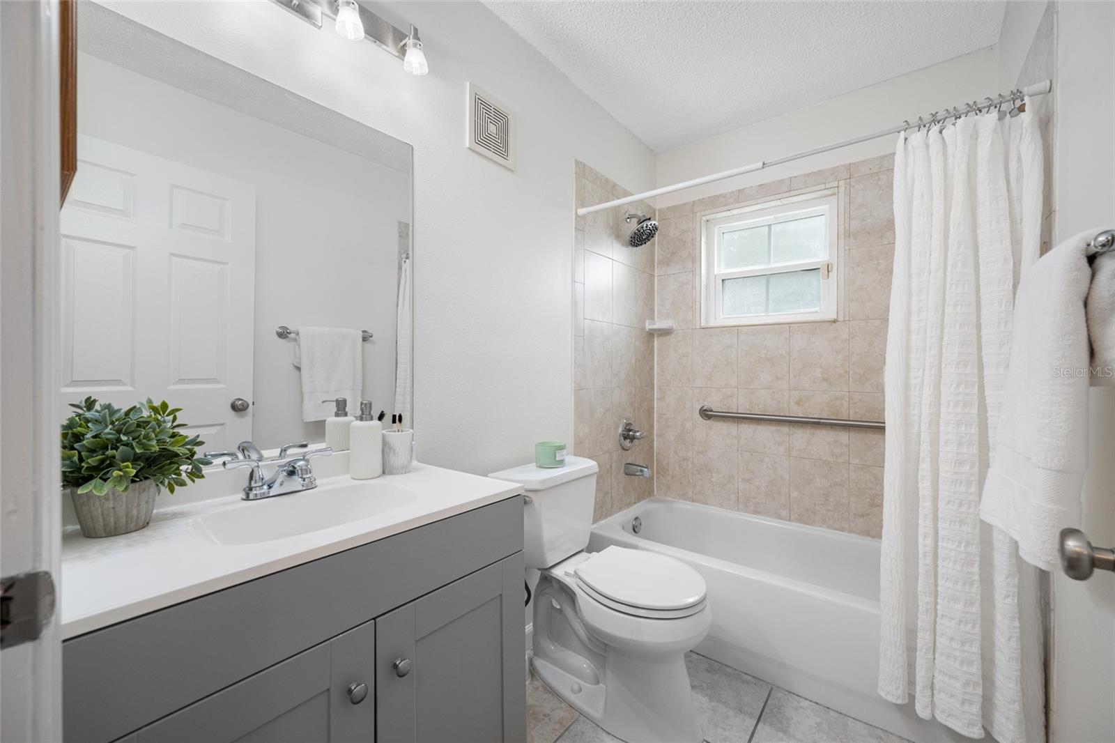 131 N MERCURY AVE #131 — photo 23