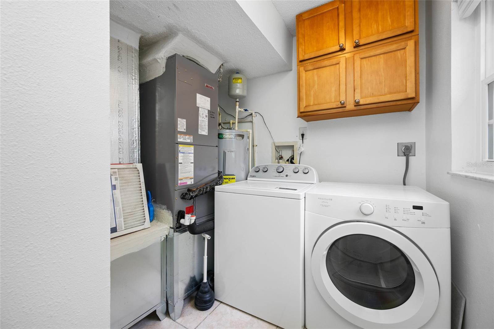 131 N MERCURY AVE #131 — photo 25