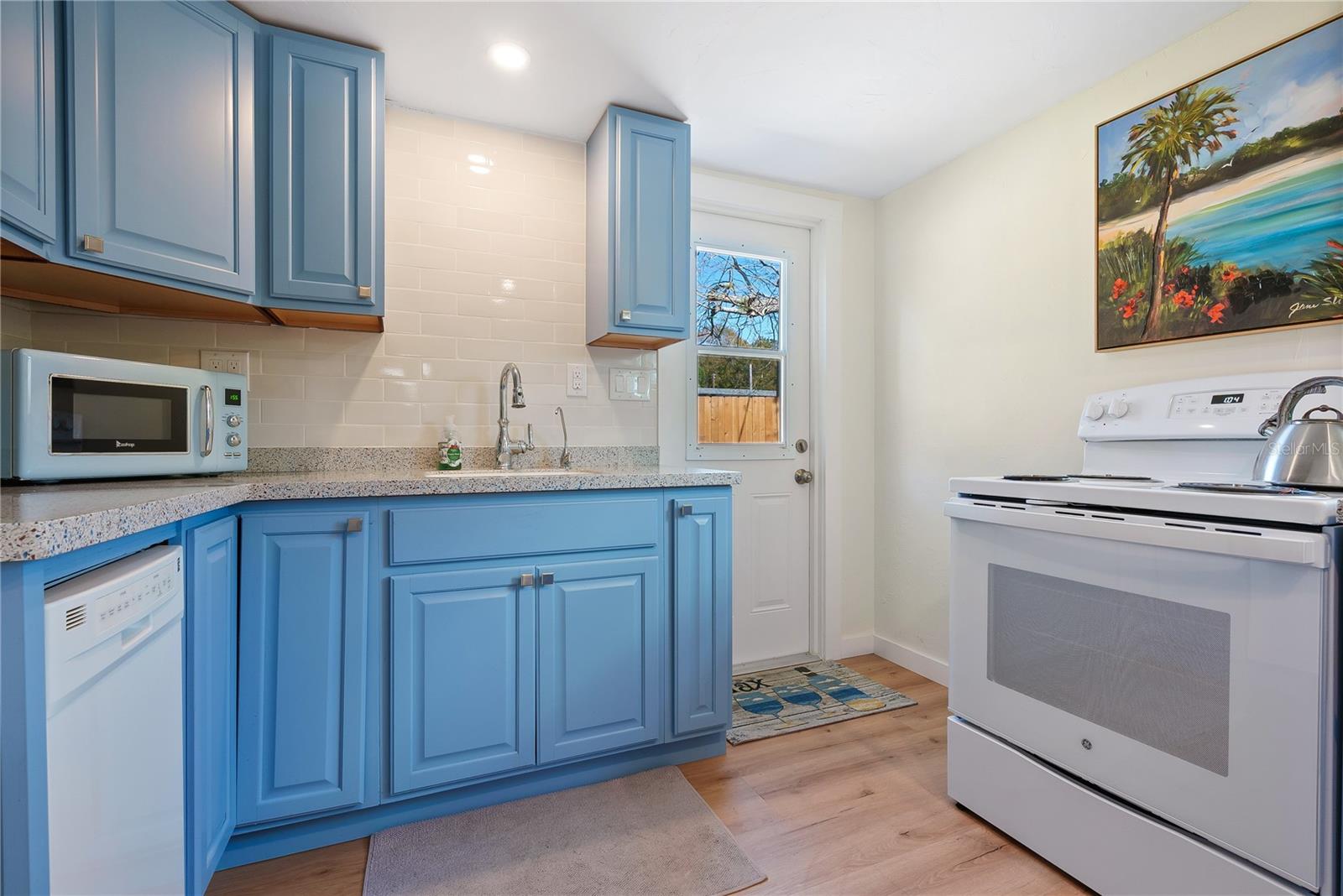 2311 WALDEMERE ST #B — photo 4