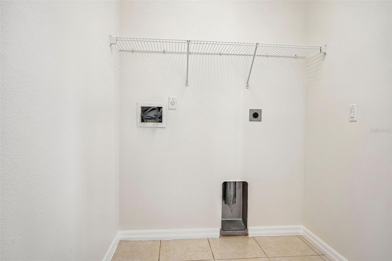1468 DARYL DR — photo 15