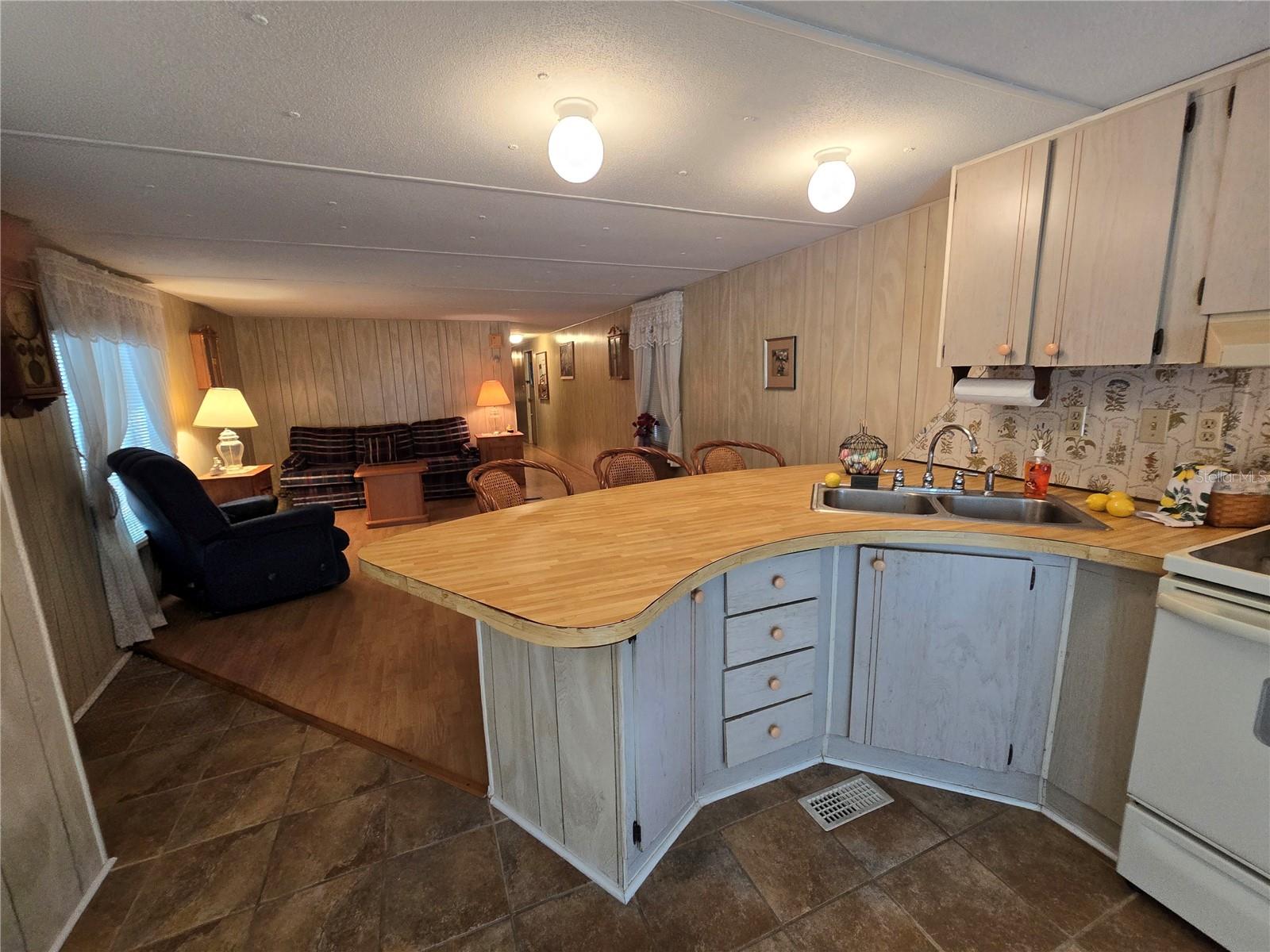 6336 WEALTHY LN — photo 11