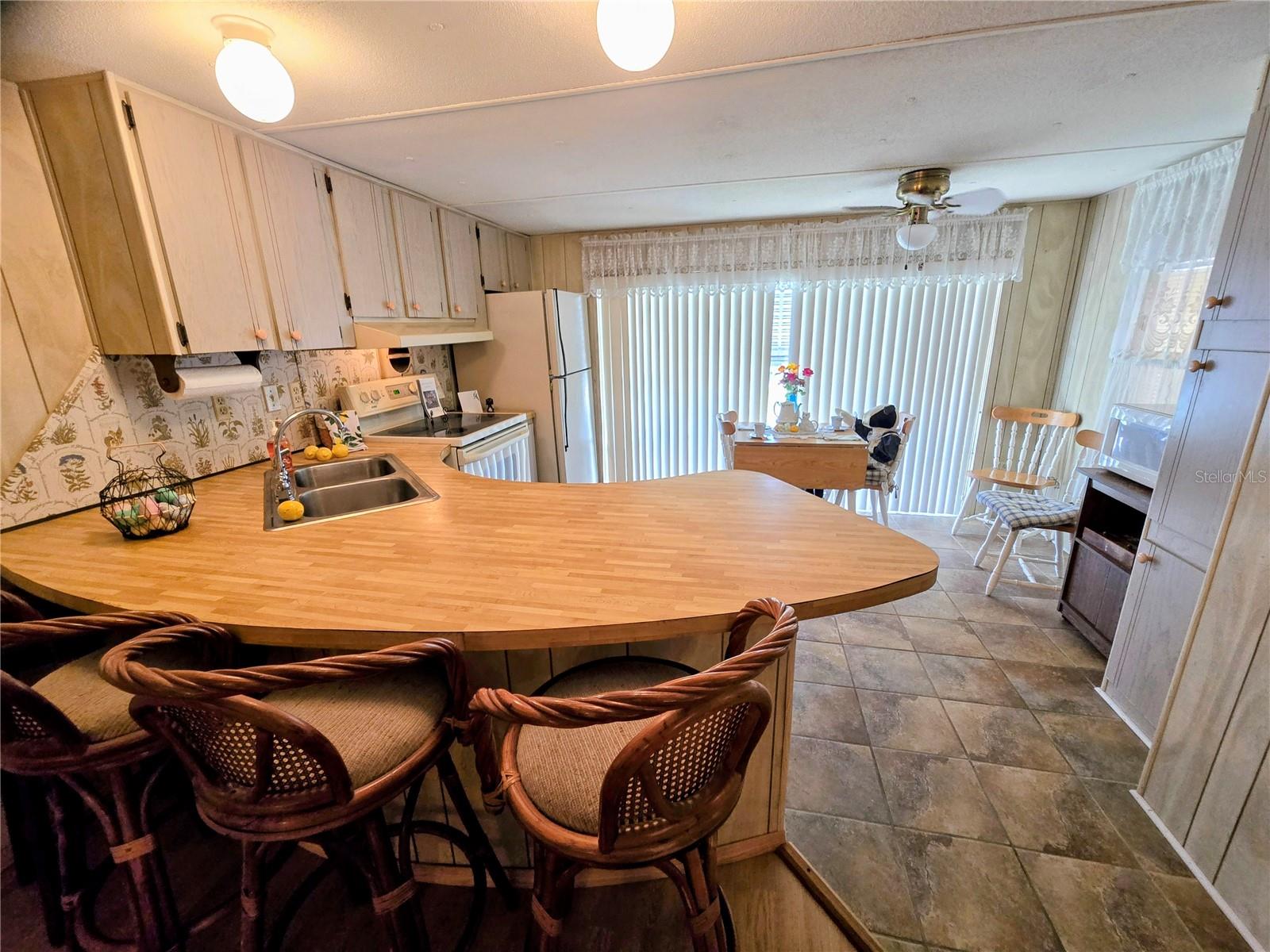 6336 WEALTHY LN — photo 6