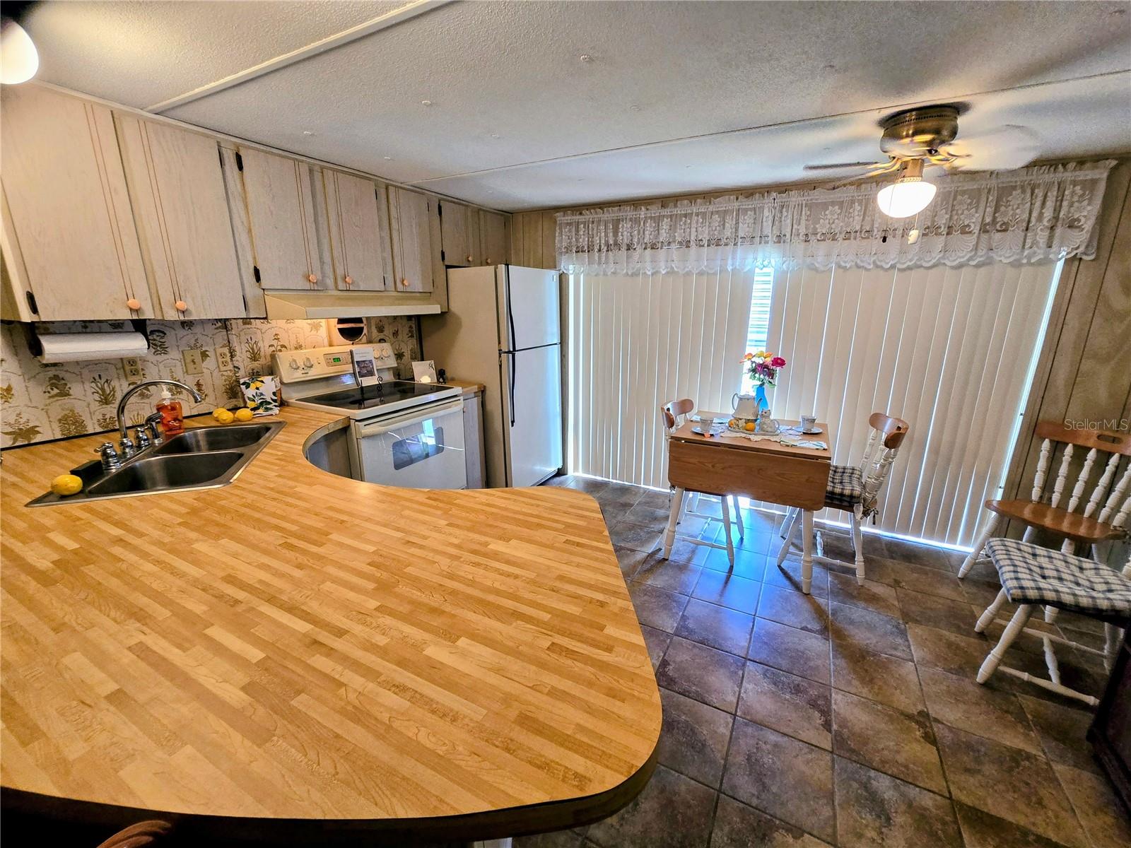6336 WEALTHY LN — photo 10