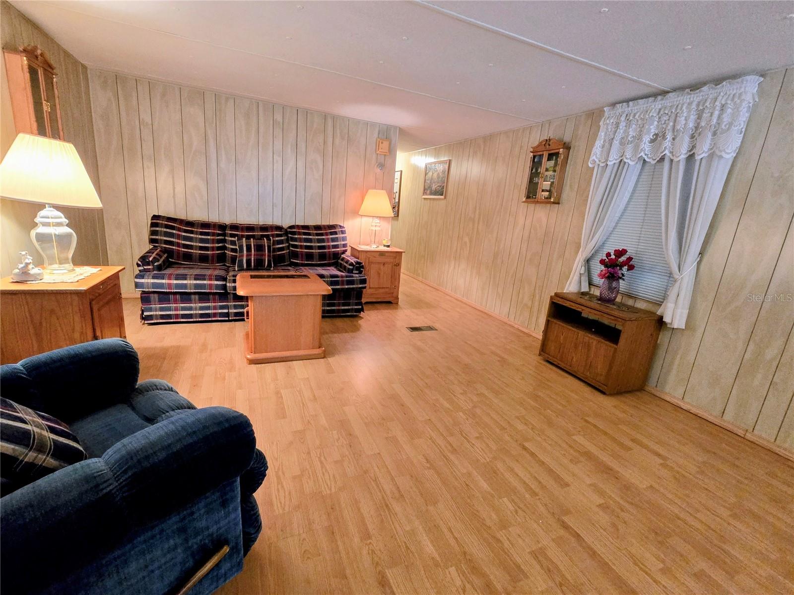 6336 WEALTHY LN — photo 3