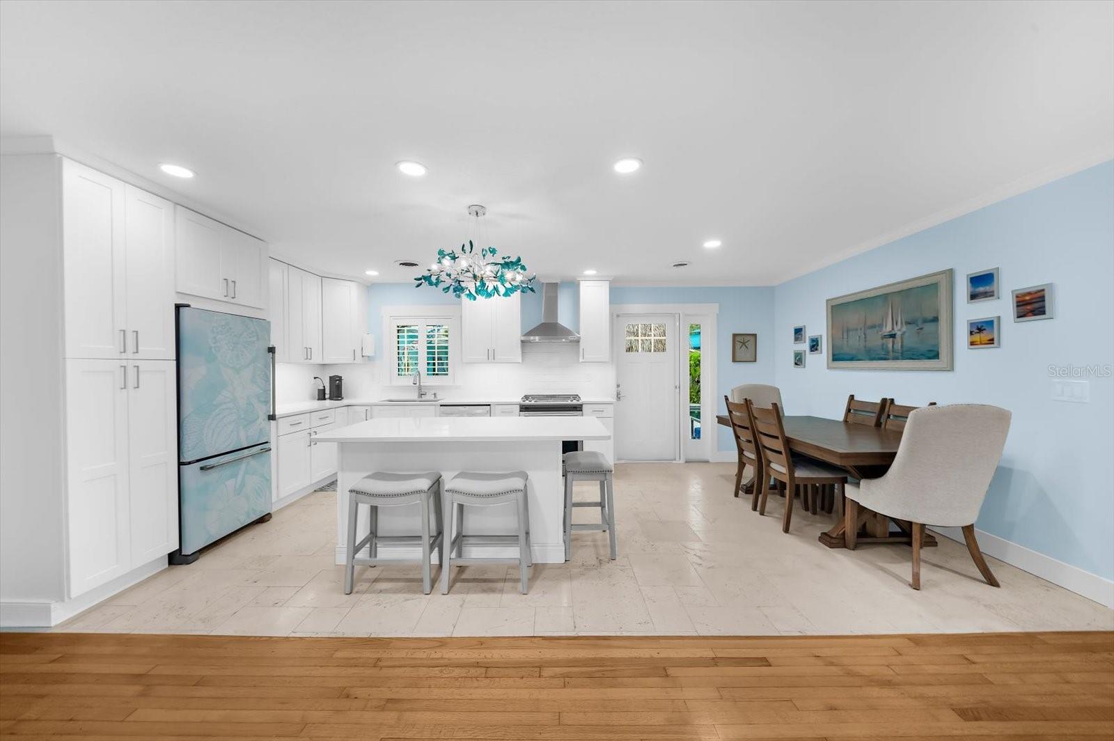 751 MANDALAY AVE — photo 8