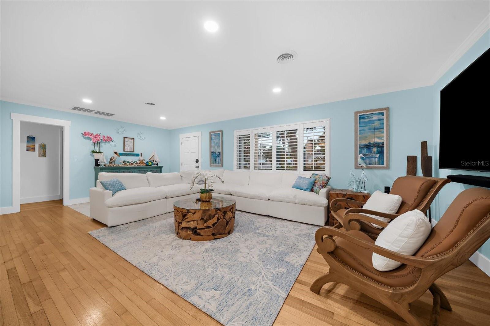 751 MANDALAY AVE — photo 4