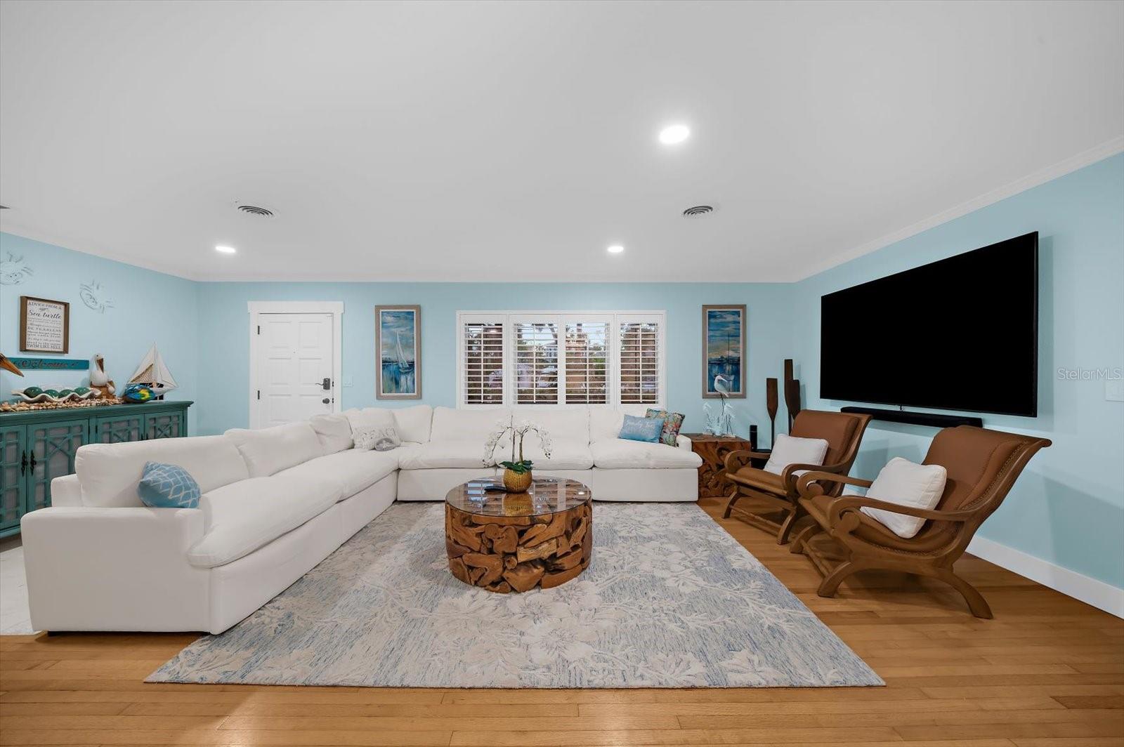 751 MANDALAY AVE — photo 3