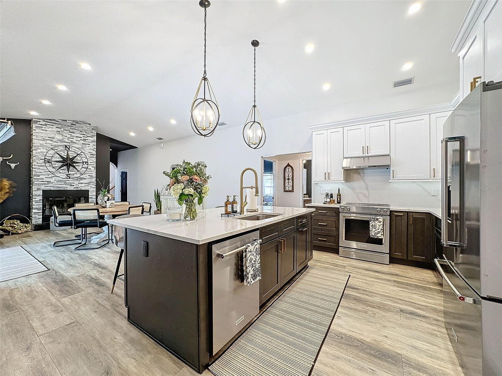 4448 GLENBROOK DR — photo 10