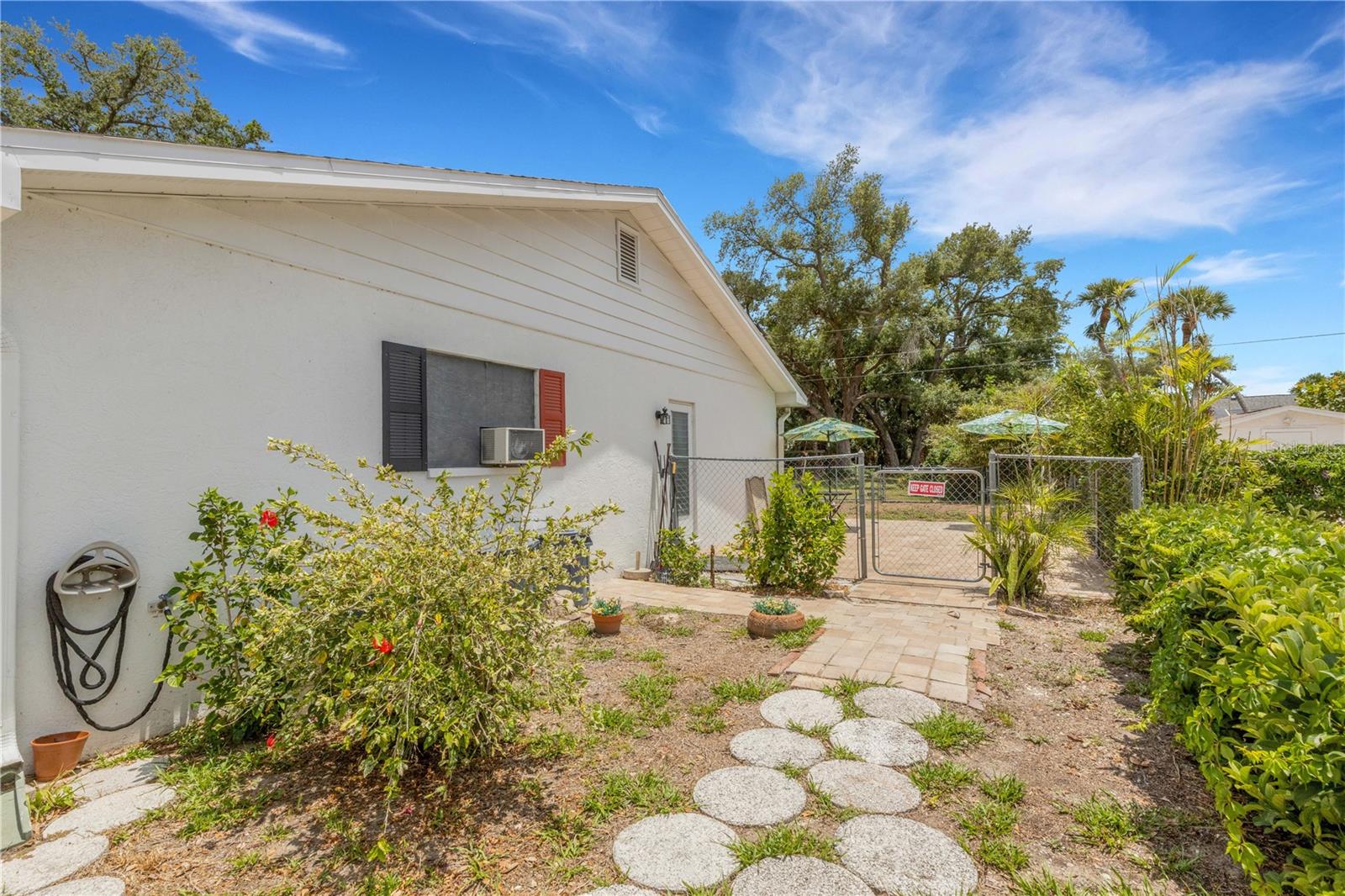 1603 PECAN ST — photo 44