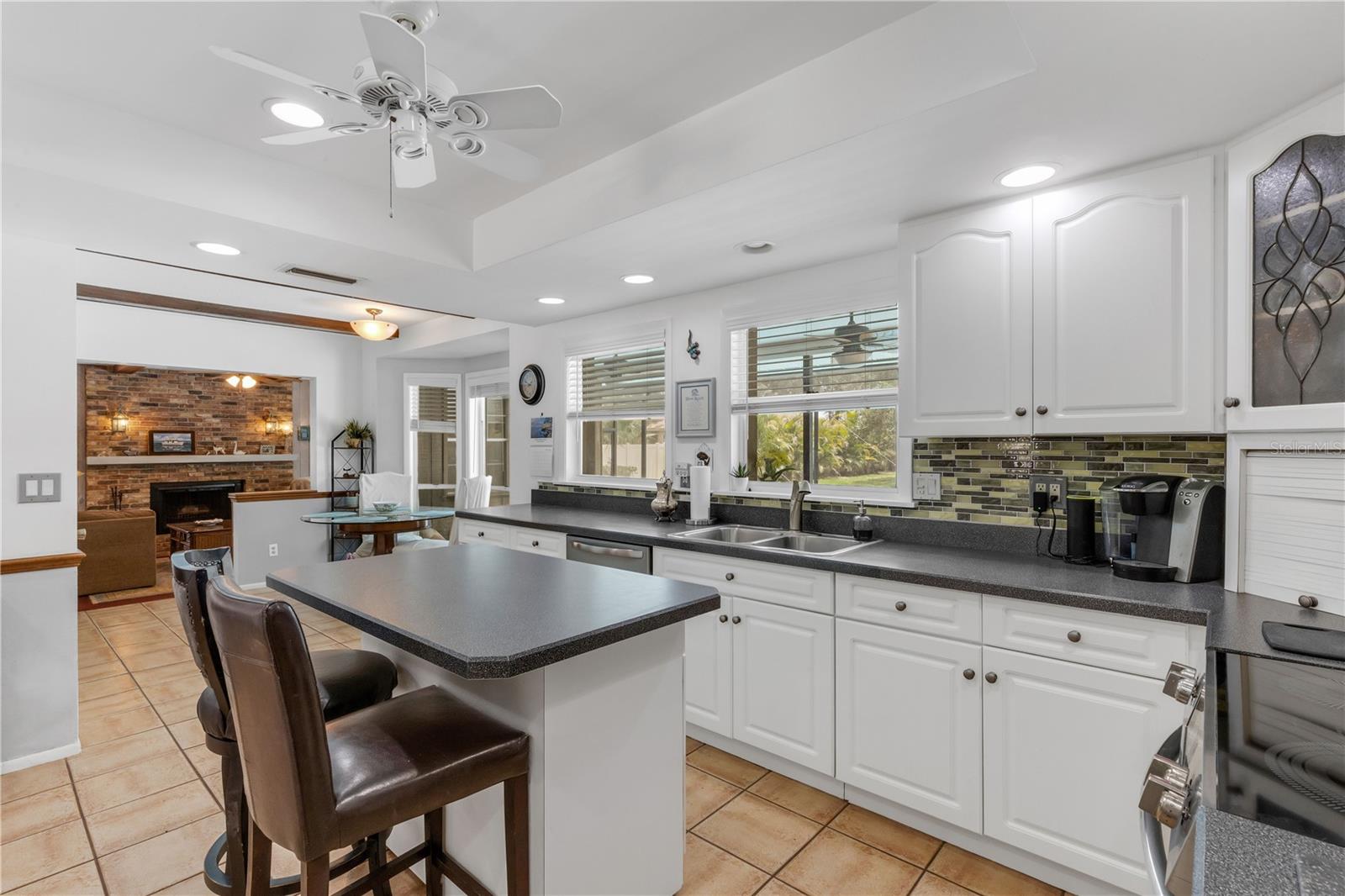 1603 PECAN ST — photo 29