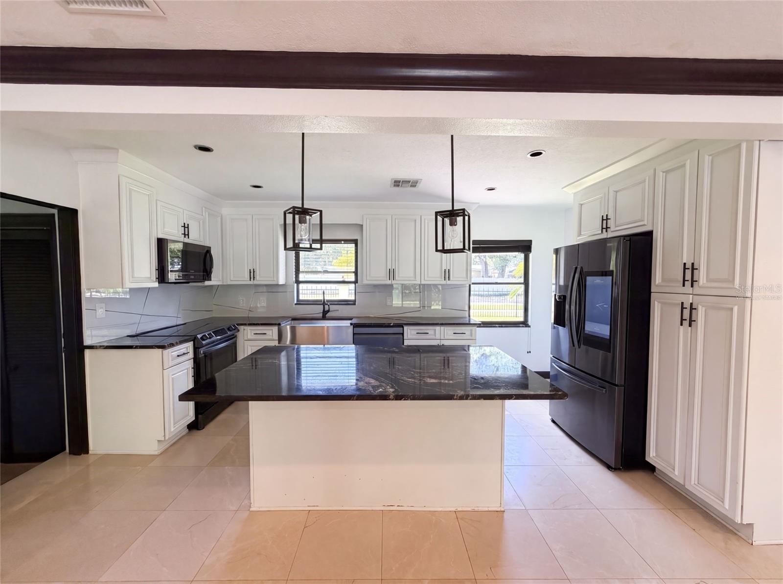 1515 S WEST SHORE BLVD — photo 2