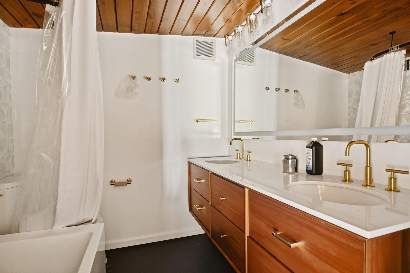 31 DOLPHIN DR — photo 9