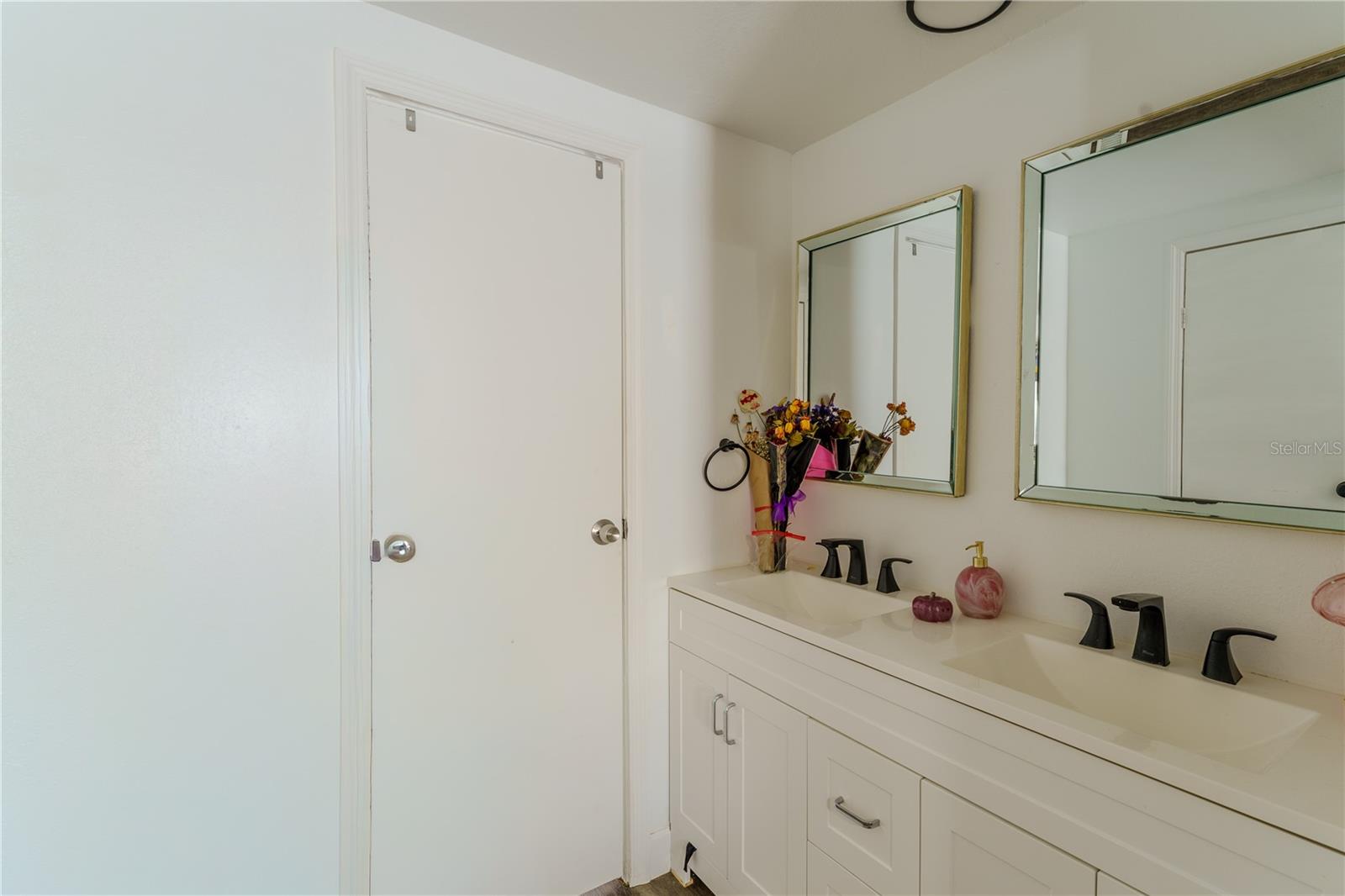 6621 BANDURA AVE — photo 12