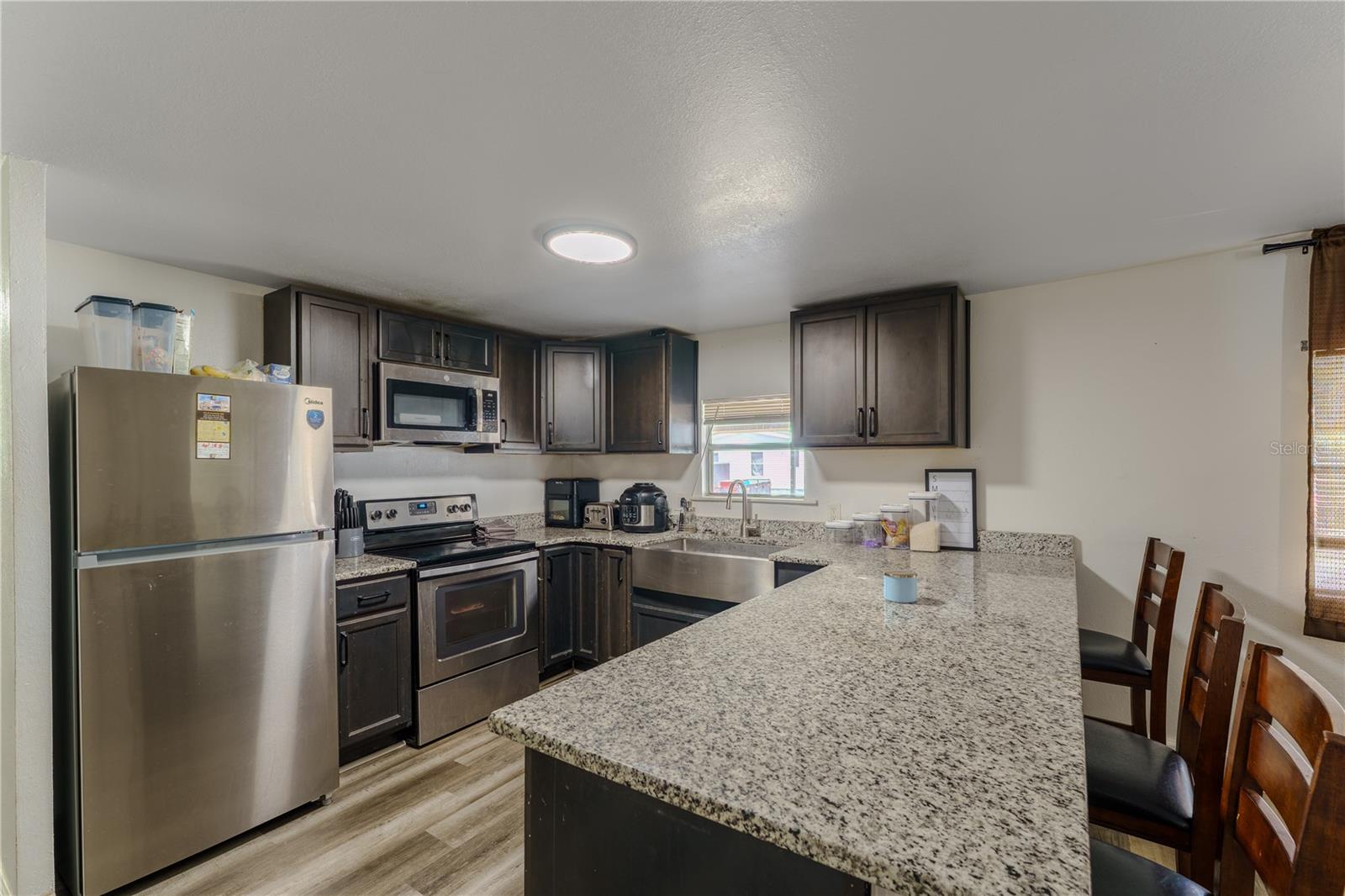 6621 BANDURA AVE — photo 2