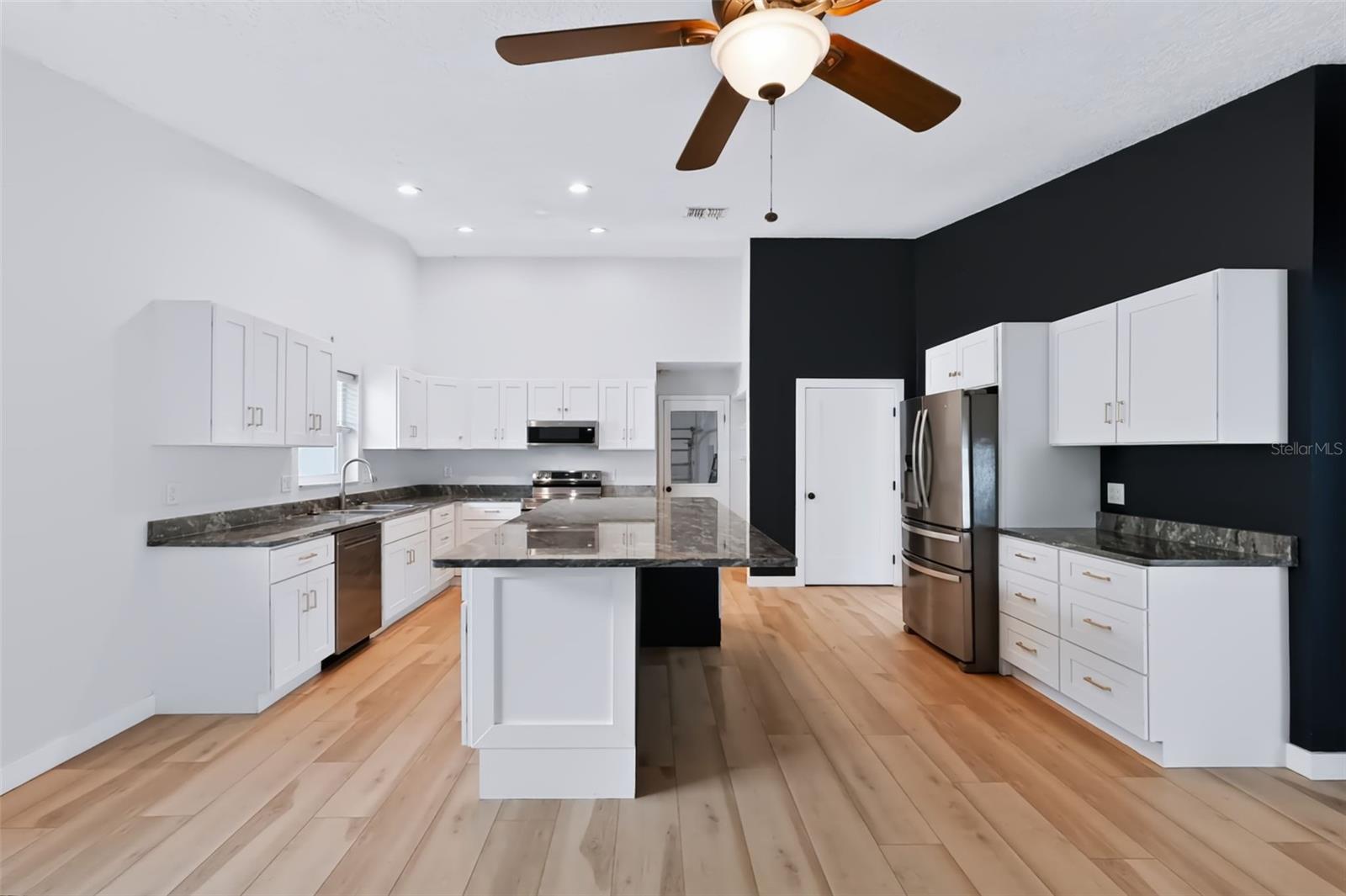 1035 ANCLOTE DR — photo 4