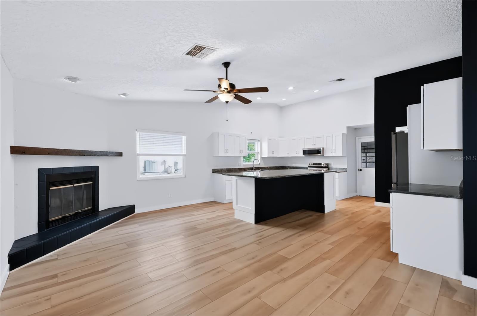 1035 ANCLOTE DR — photo 2