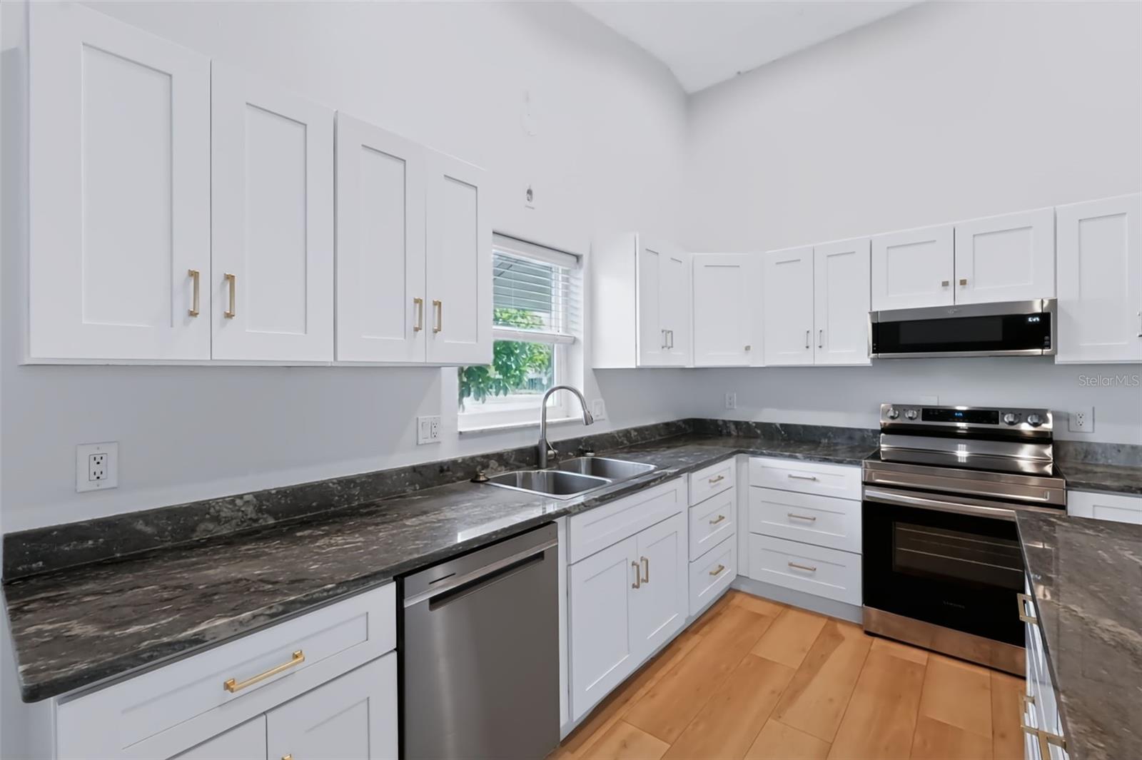 1035 ANCLOTE DR — photo 5