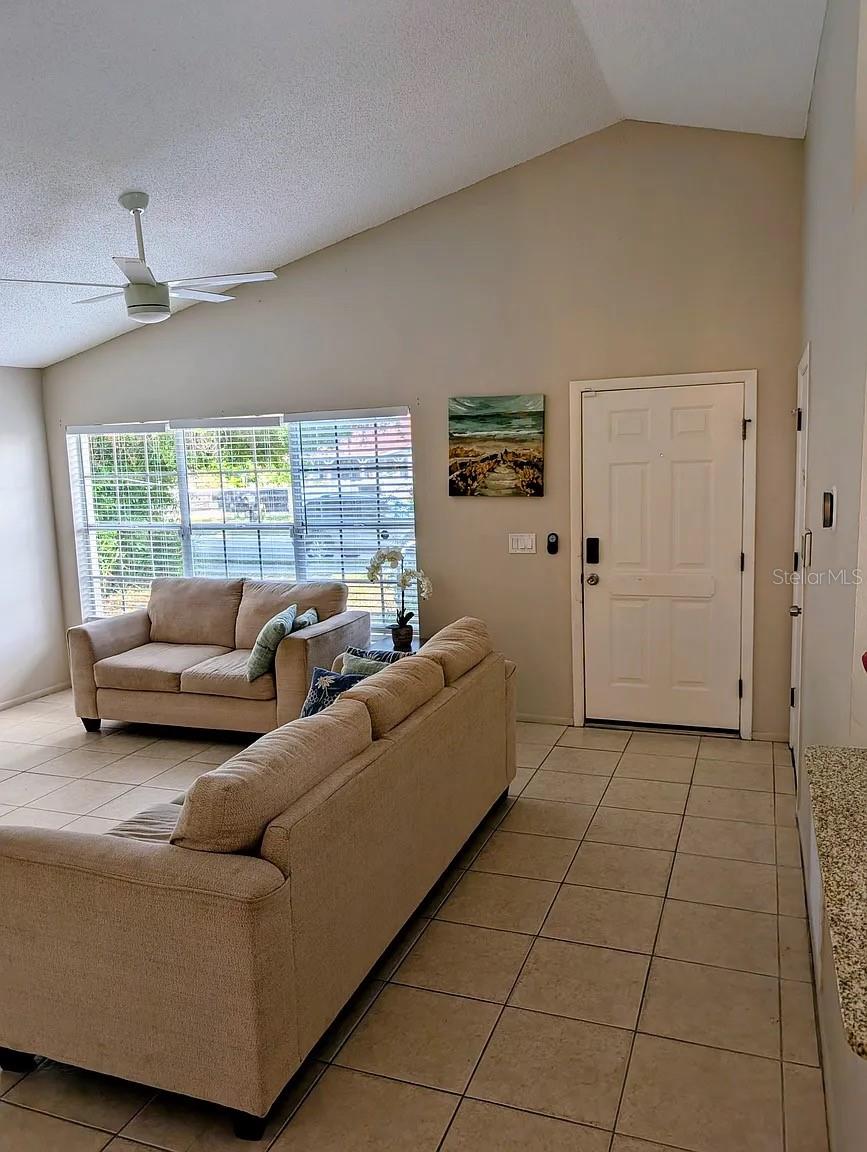1083 SNEAD AVE — photo 3