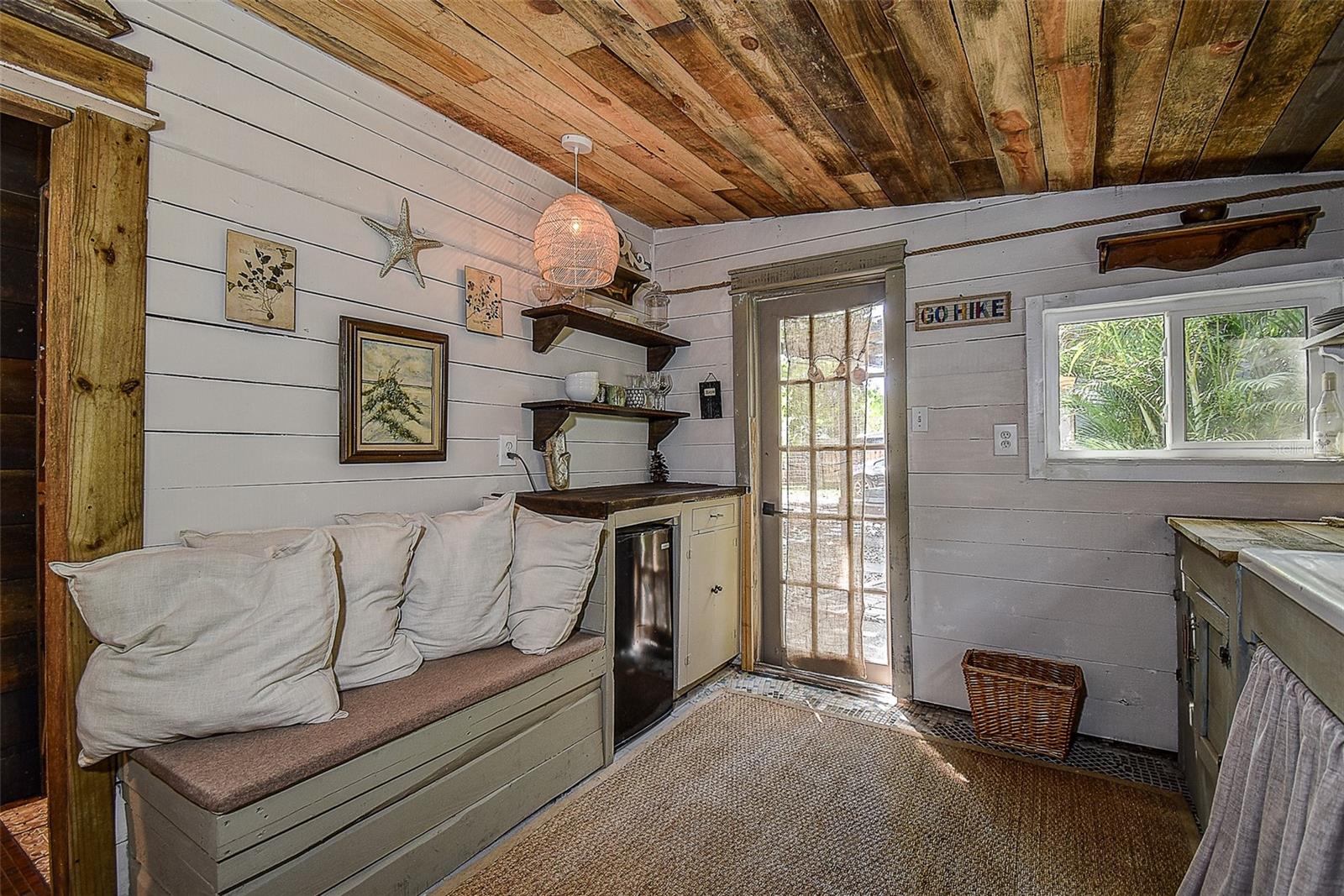 7033 CREEK DR — photo 40