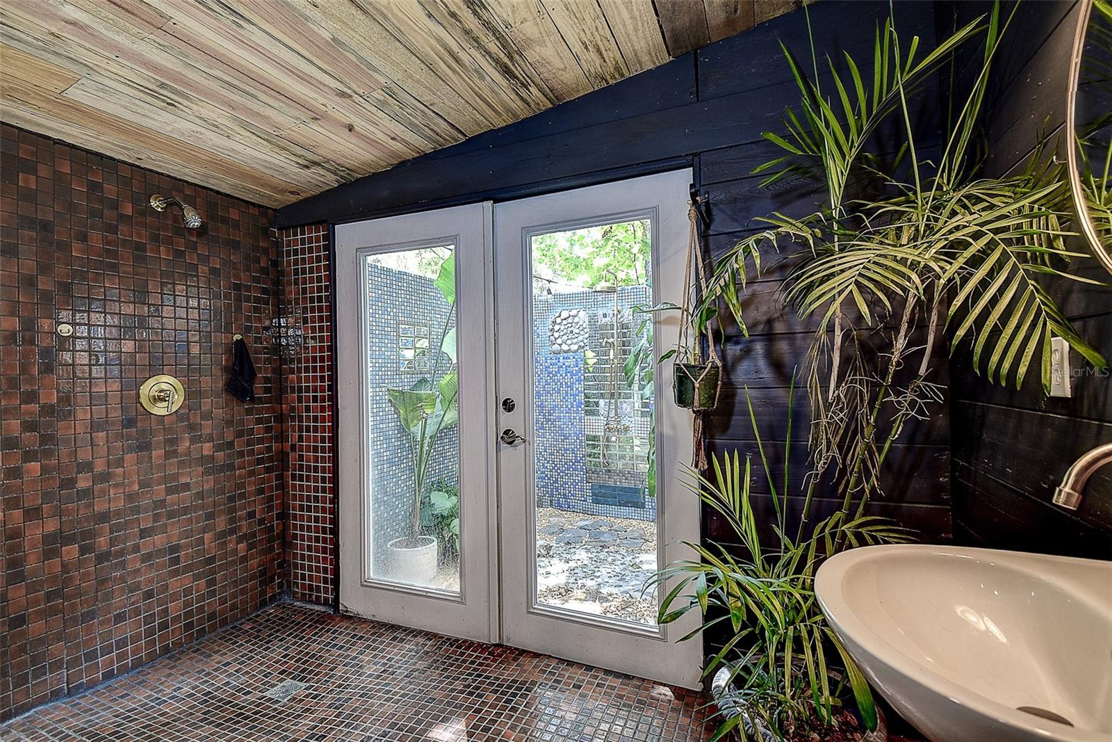 7033 CREEK DR — photo 43