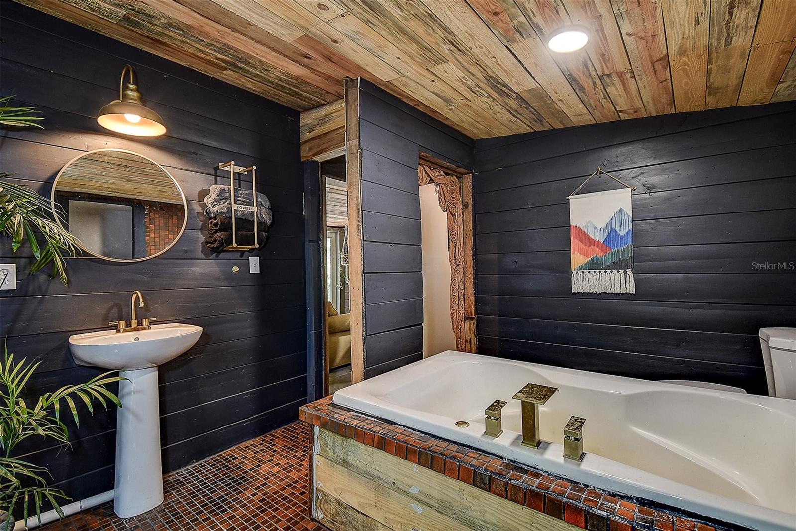 7033 CREEK DR — photo 42