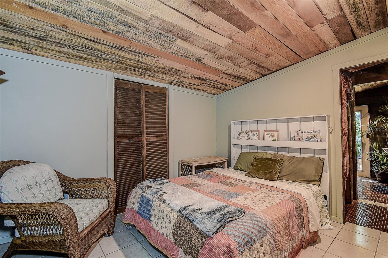 7033 CREEK DR — photo 41