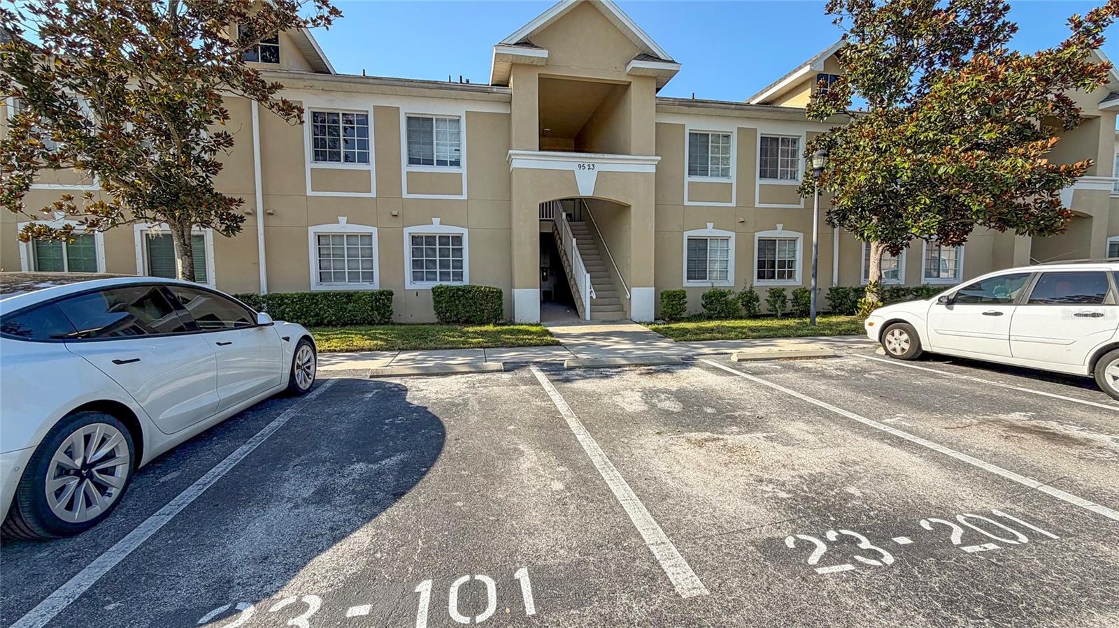 9523 GROVEDALE CIR #101 — photo 3
