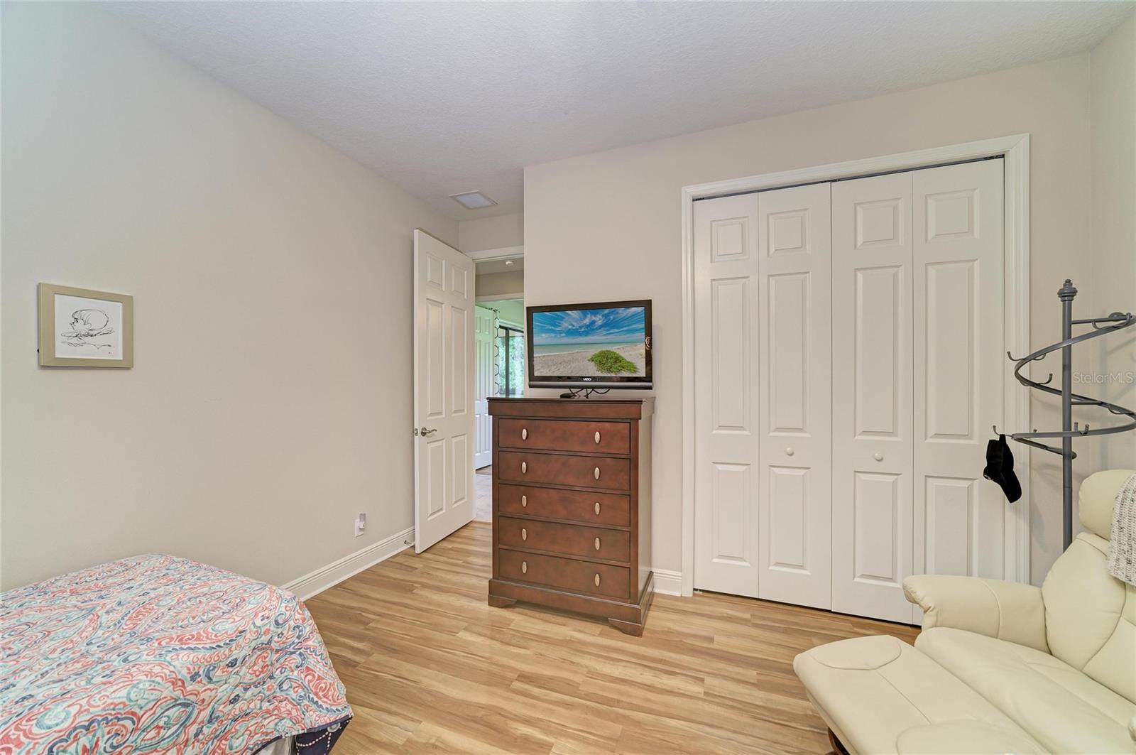 517 CHANTILLY TRL — photo 38