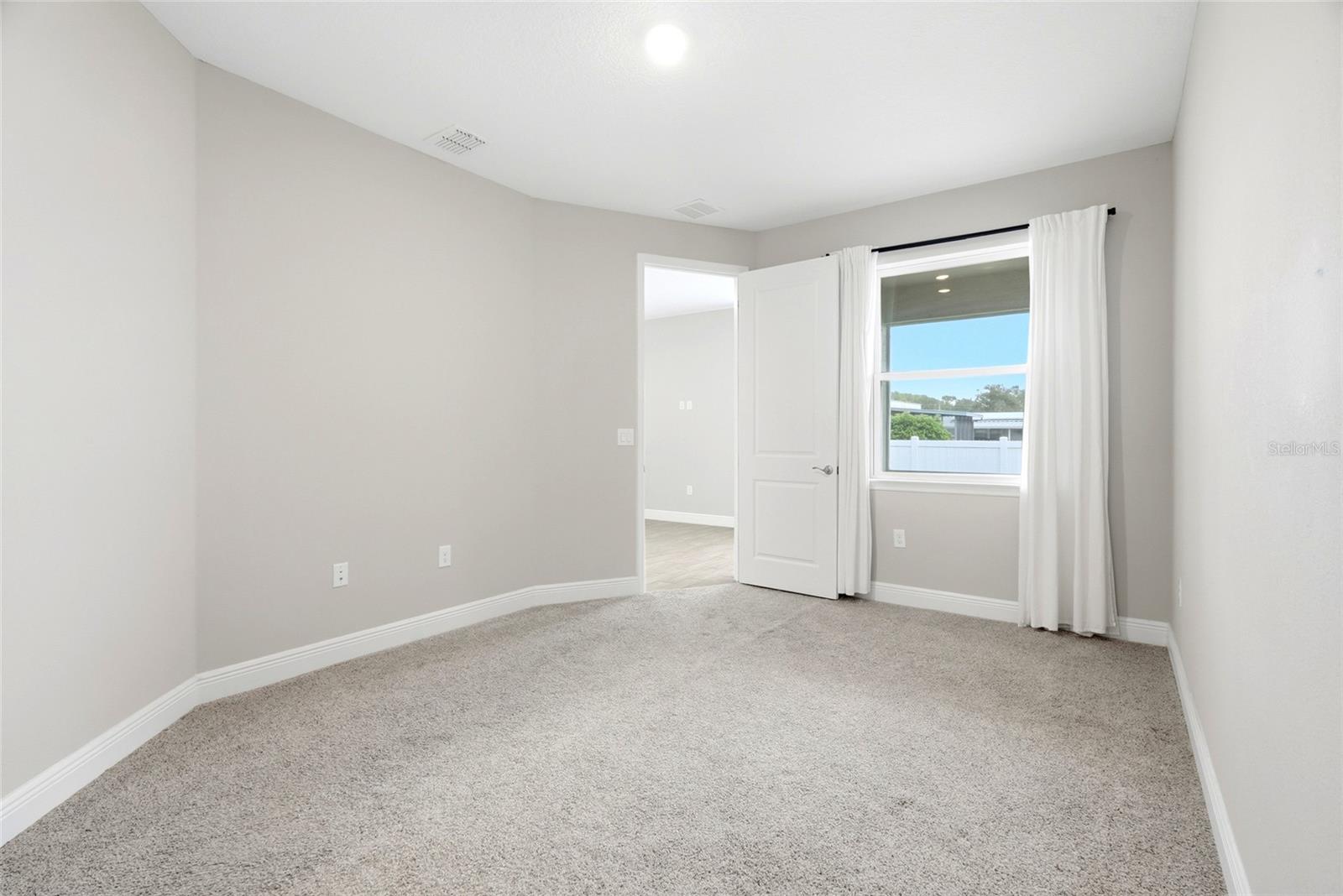 5282 NEIL DR — photo 35