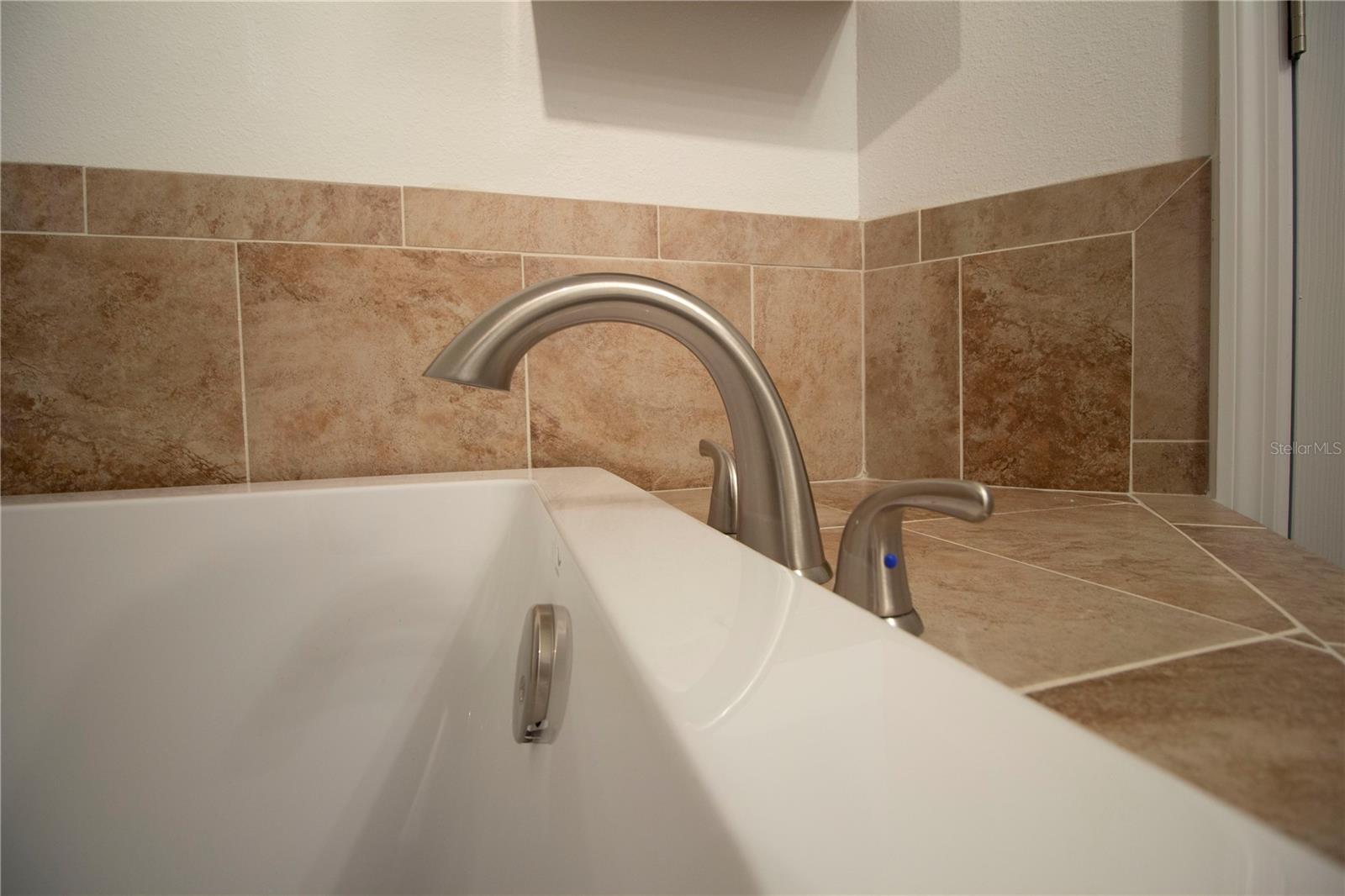 8609 HORIZON LN — photo 23