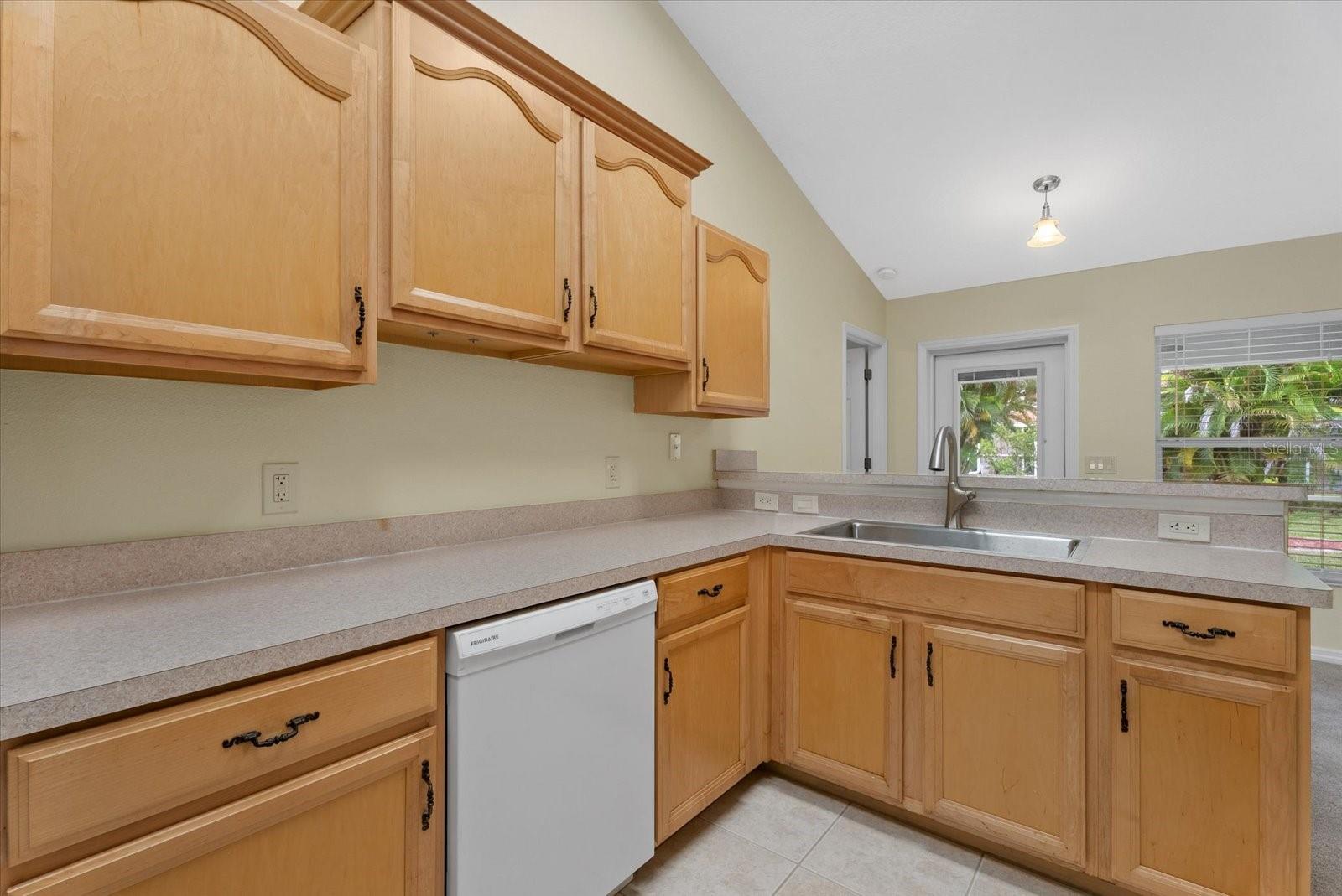 3664 MADAGASCAR AVE — photo 6