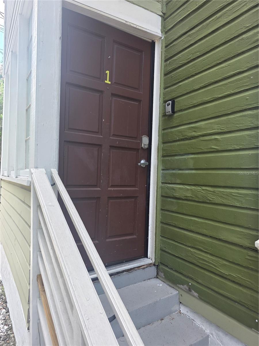 212 W BEACH PL #1 — photo 2