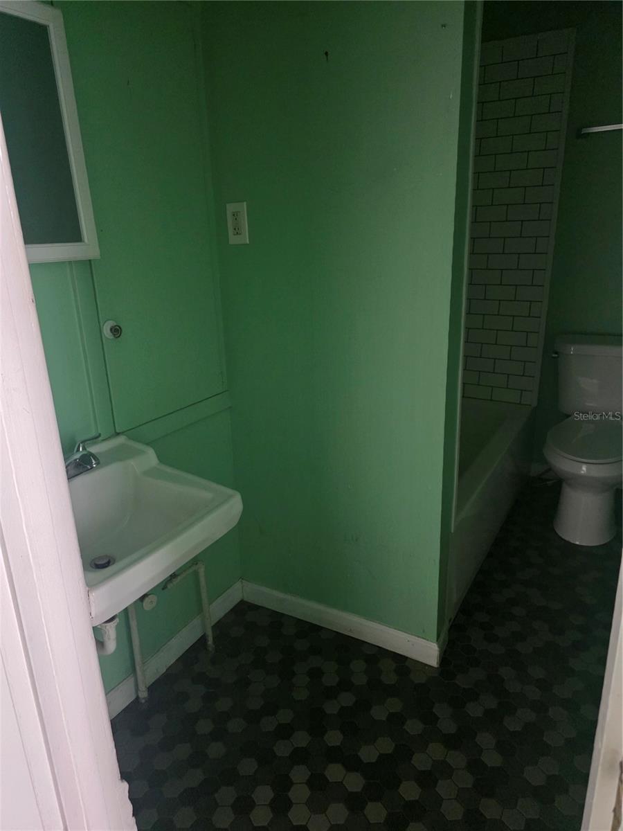 212 W BEACH PL #1 — photo 7