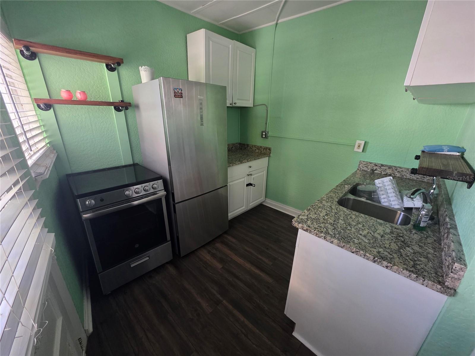 212 W BEACH PL #1 — photo 6