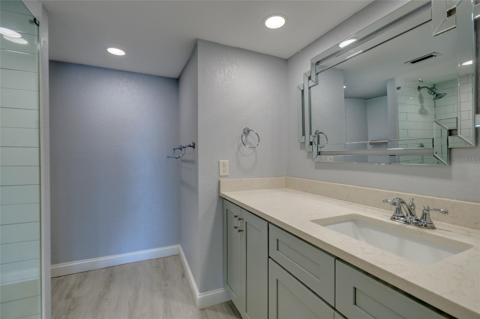 220 BELLEVIEW BLVD #812 — photo 32