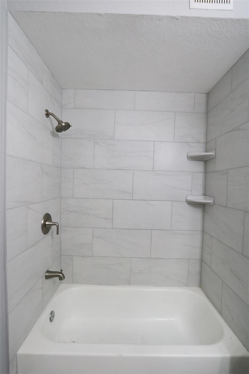 17101 CARRINGTON PARK DR #405 — photo 8