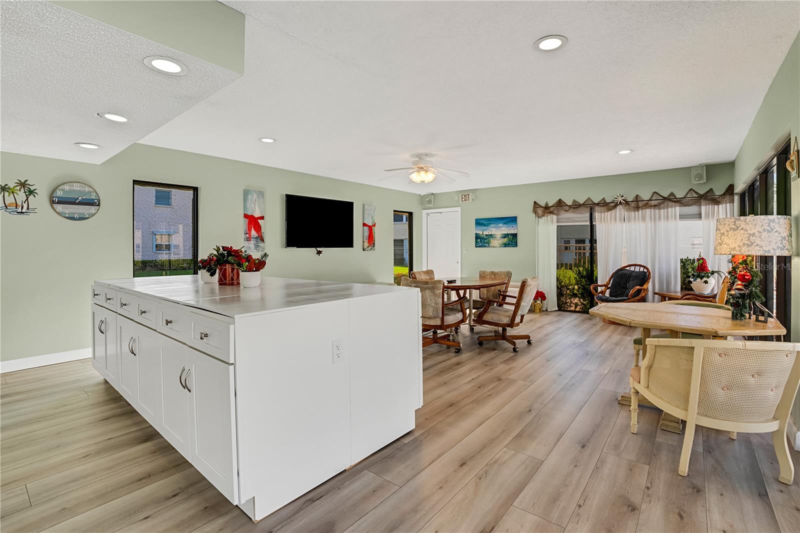 209 FERNWOOD CIR #209 — photo 35