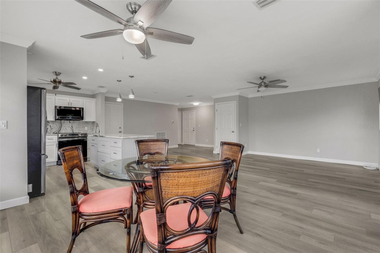 209 FERNWOOD CIR #209 — photo 21