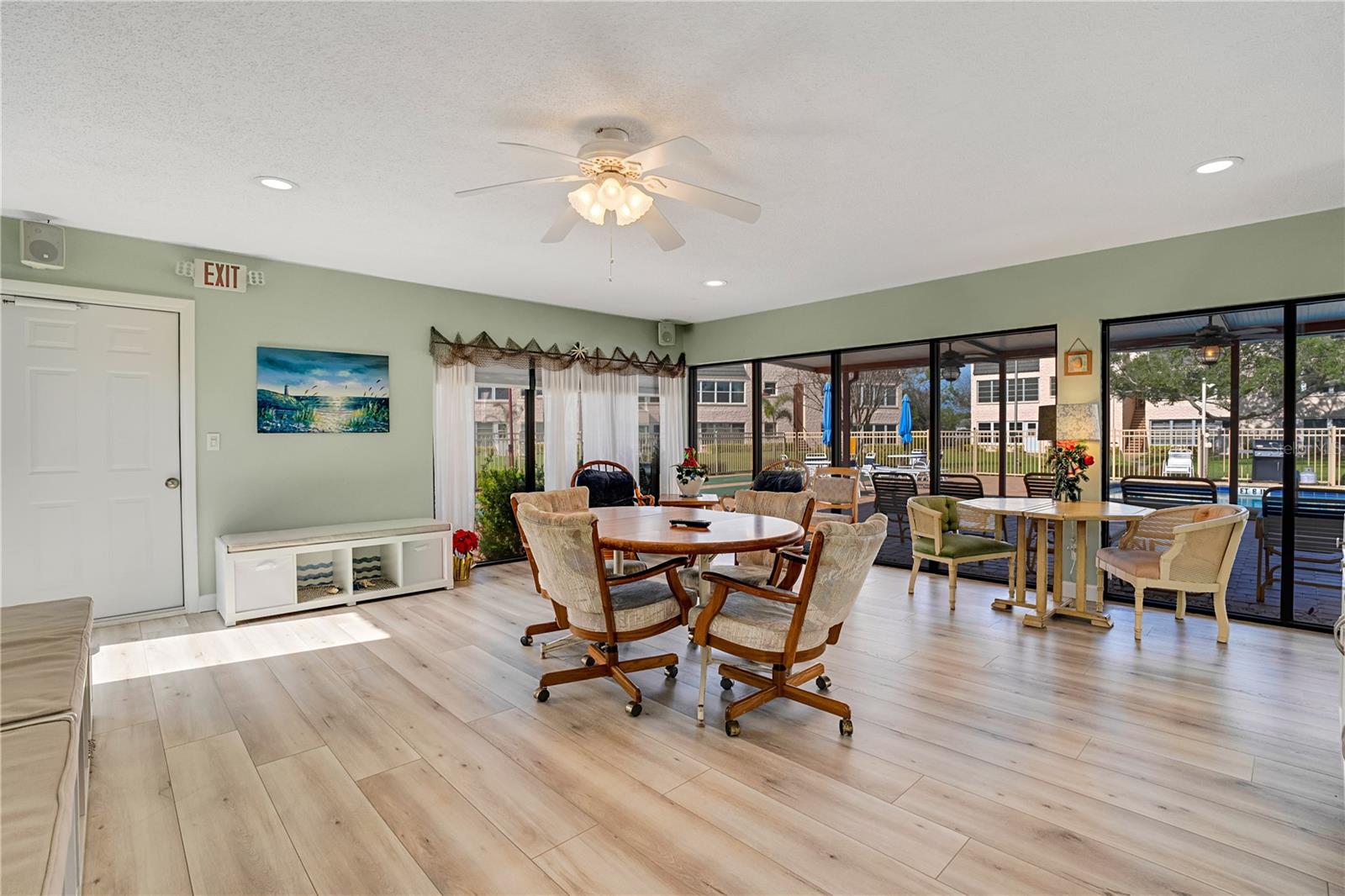 209 FERNWOOD CIR #209 — photo 36