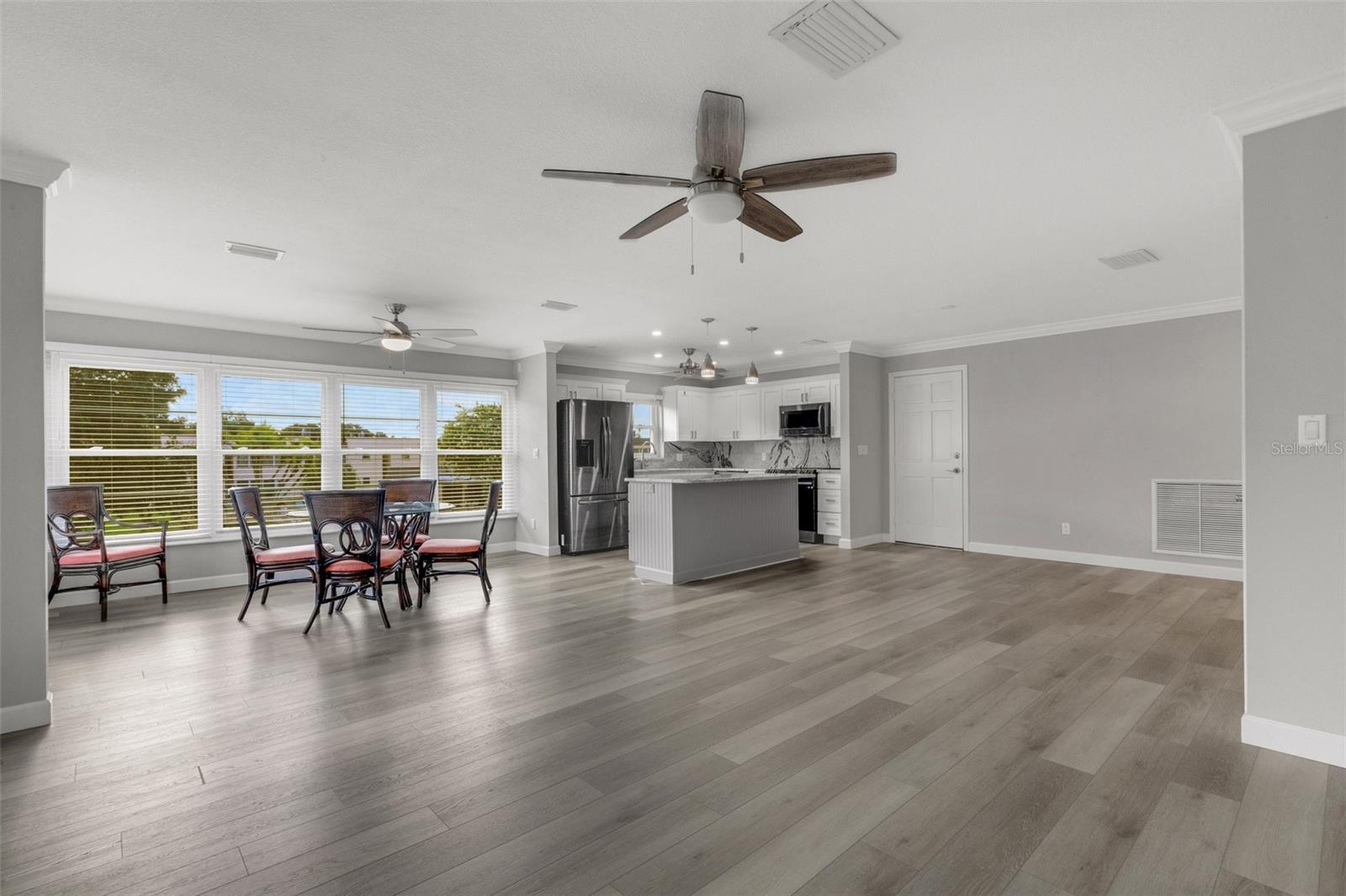 209 FERNWOOD CIR #209 — photo 12