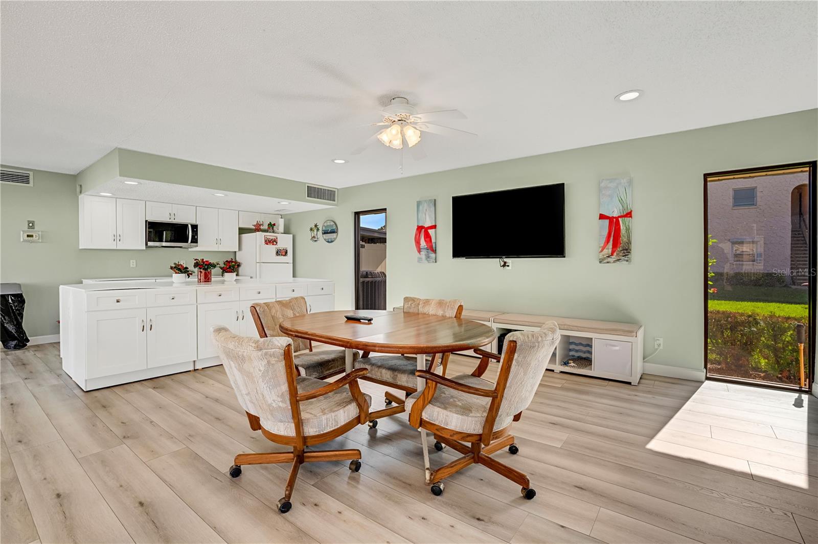 209 FERNWOOD CIR #209 — photo 38