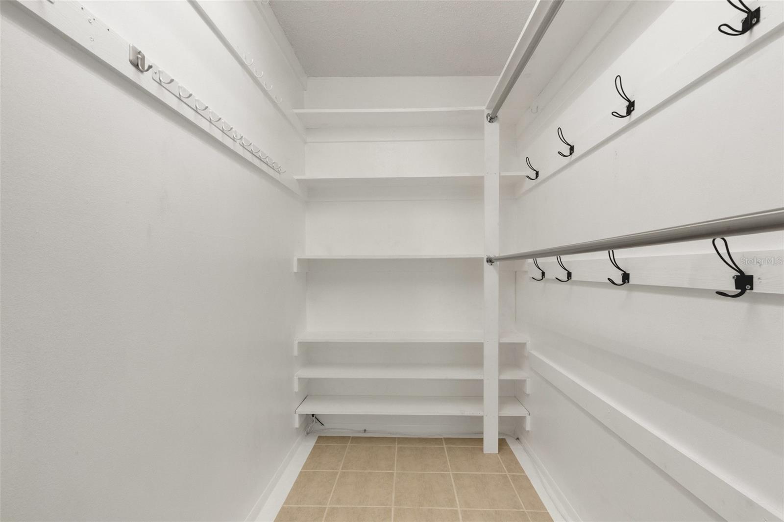 209 FERNWOOD CIR #209 — photo 34