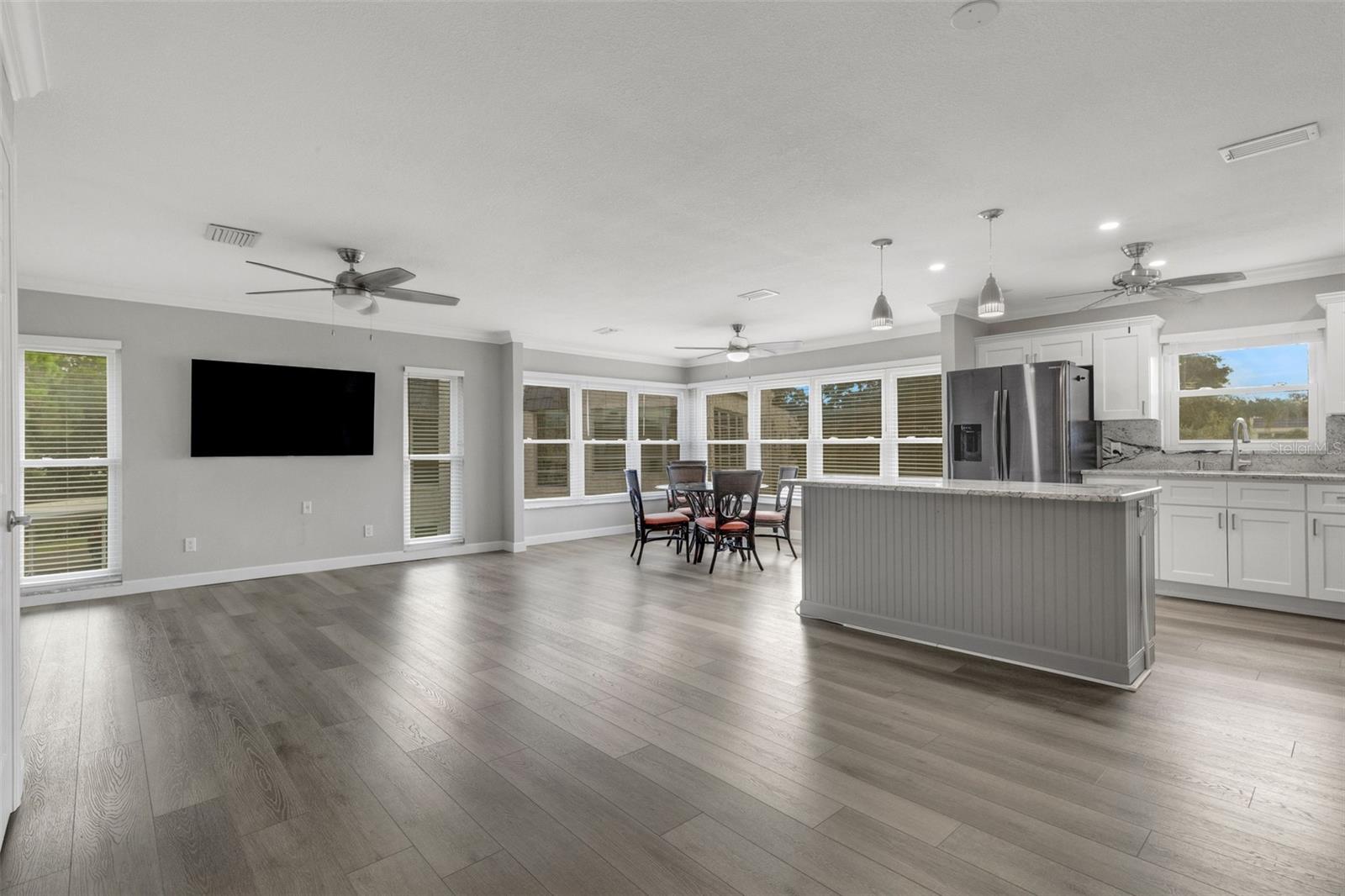 209 FERNWOOD CIR #209 — photo 8