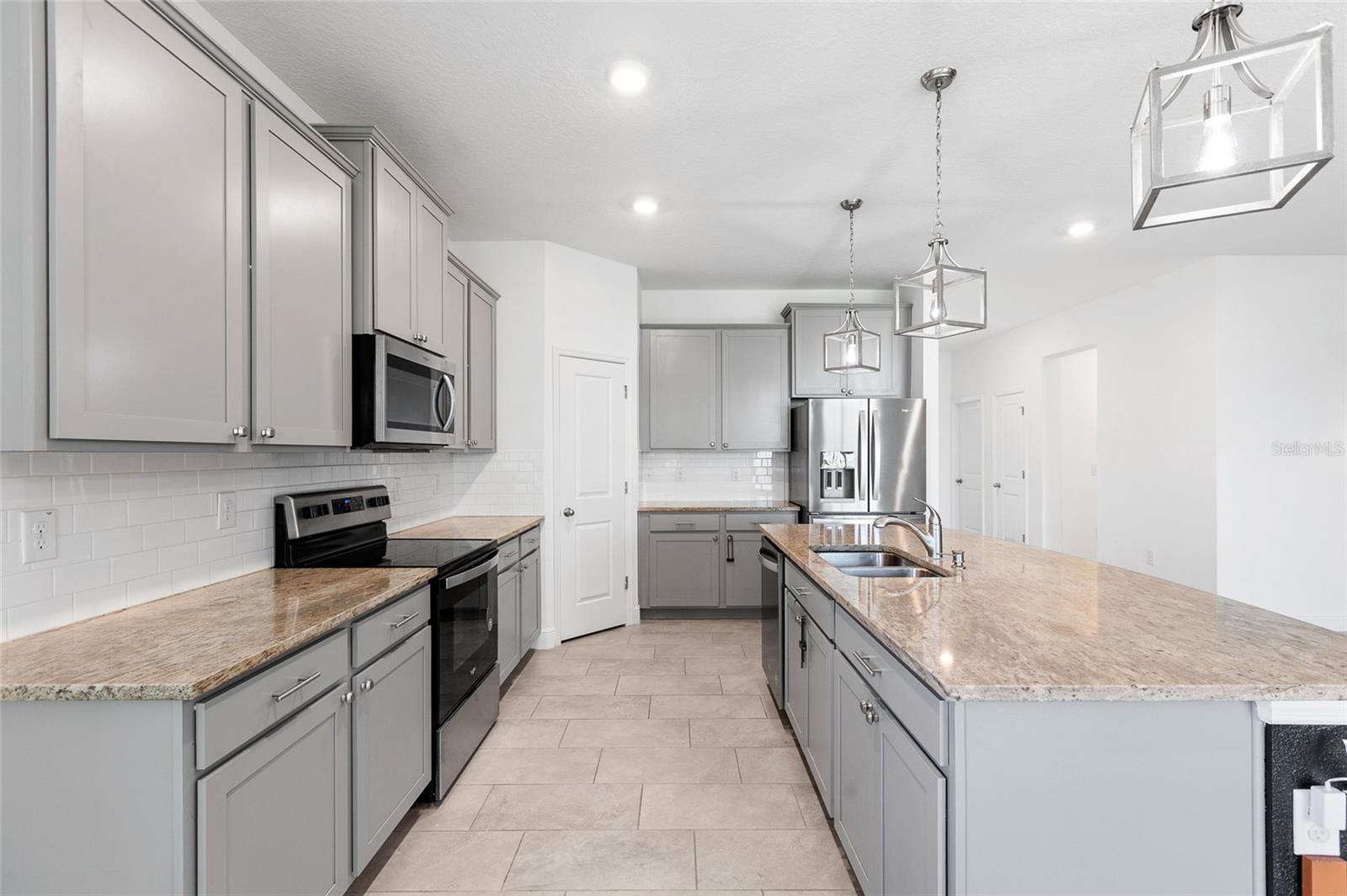33034 SAND CREEK DR — photo 17
