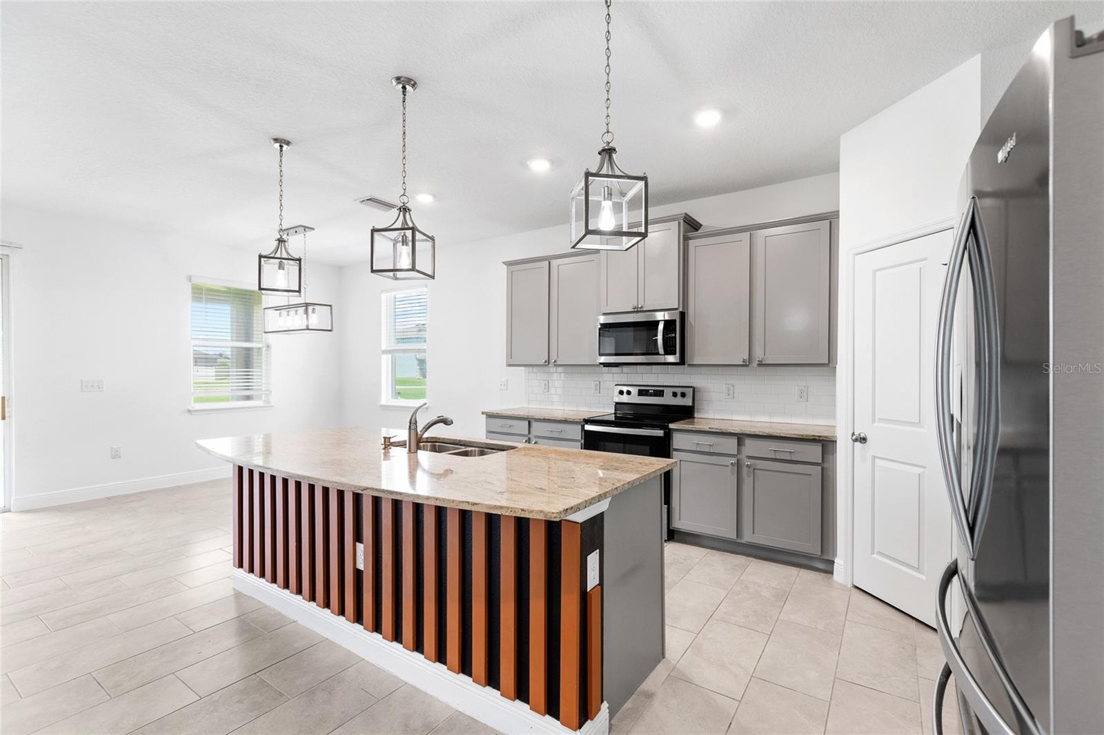 33034 SAND CREEK DR — photo 18