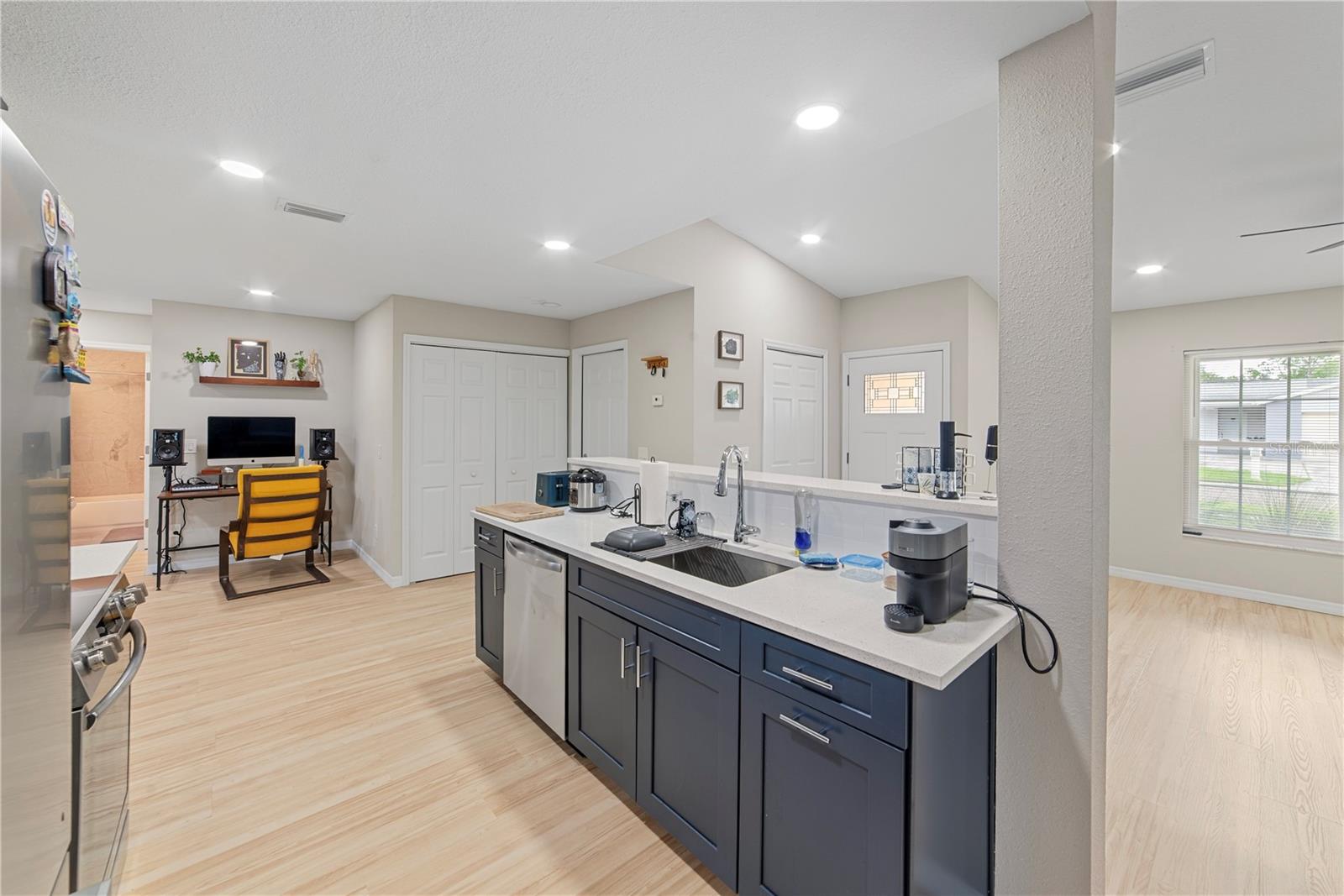 1003 RED OAK CIR — photo 13
