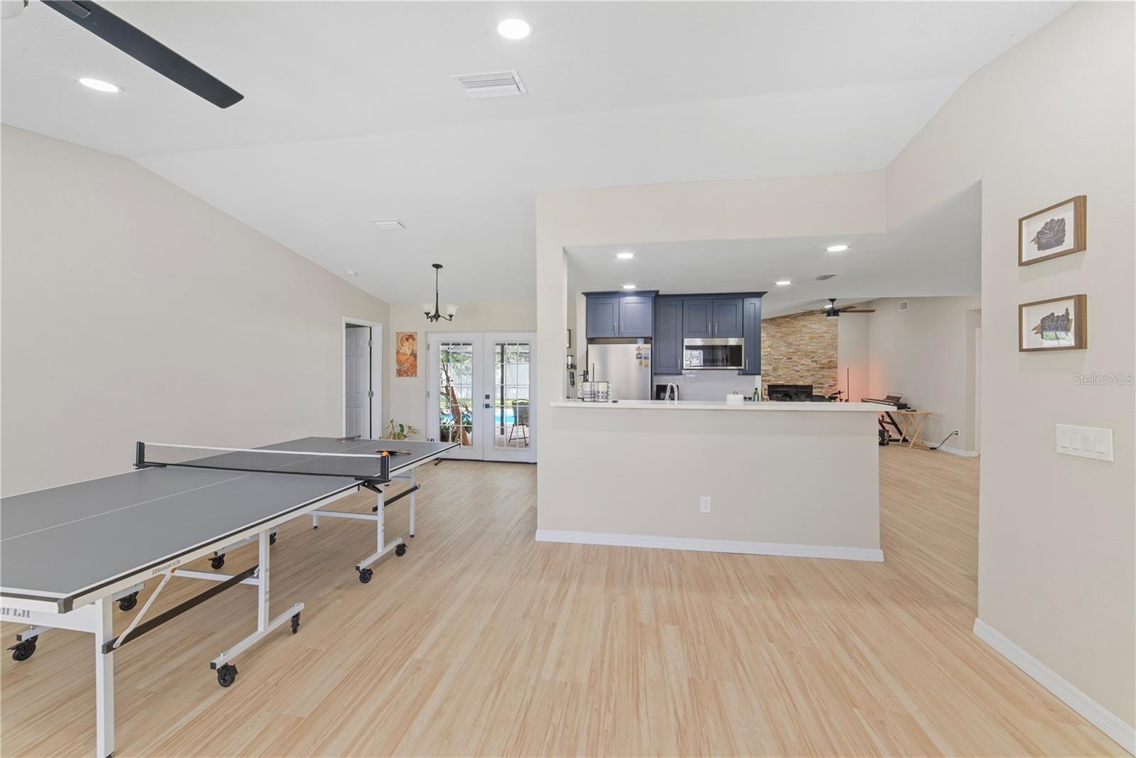 1003 RED OAK CIR — photo 20